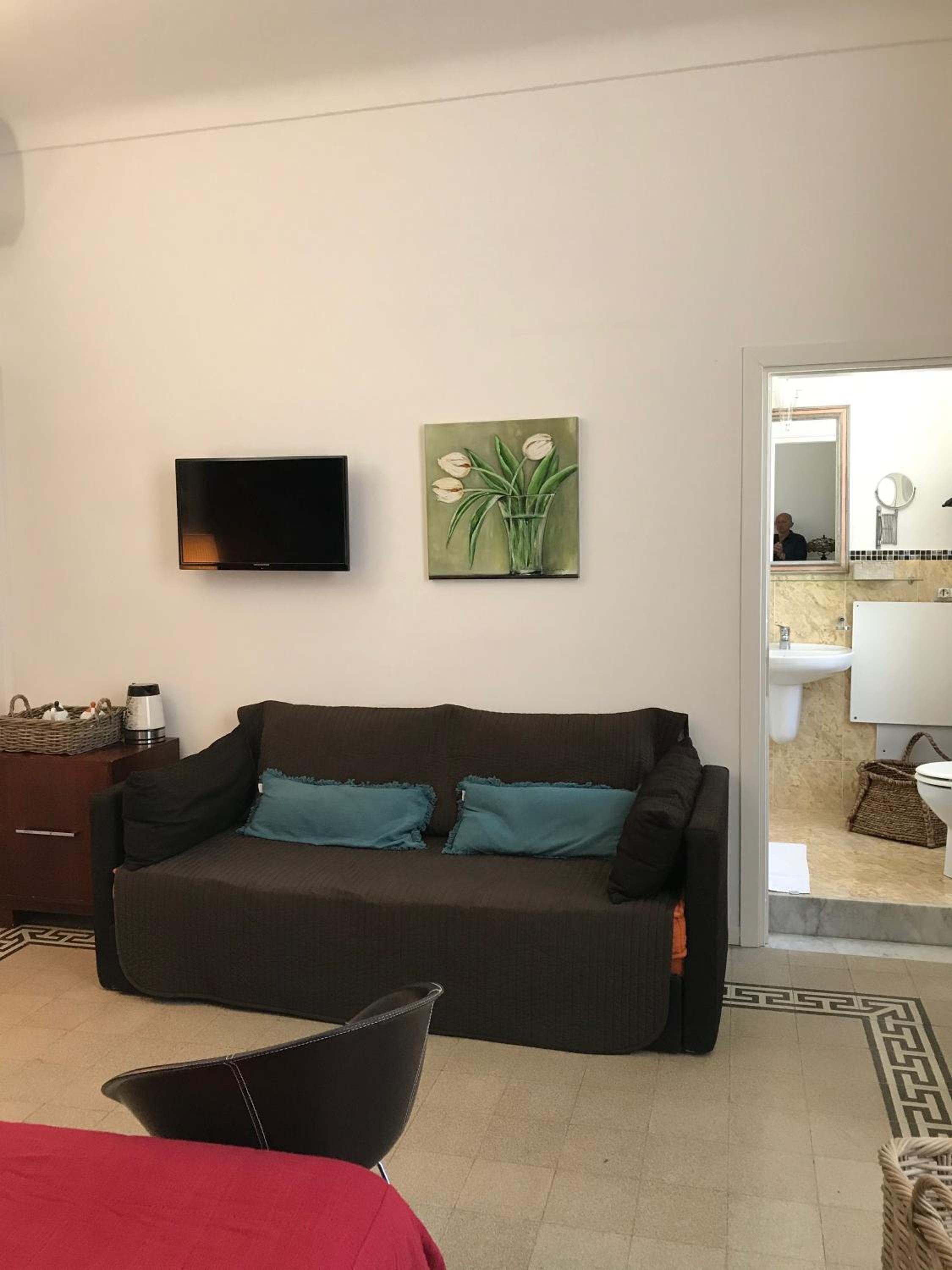 Triple Room with Balcony - Photo 12