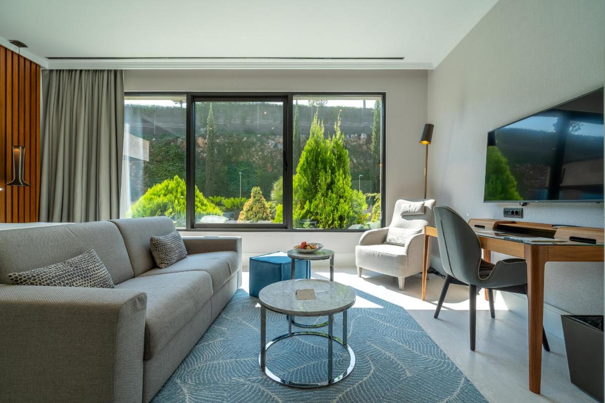 Luux Room Land View King