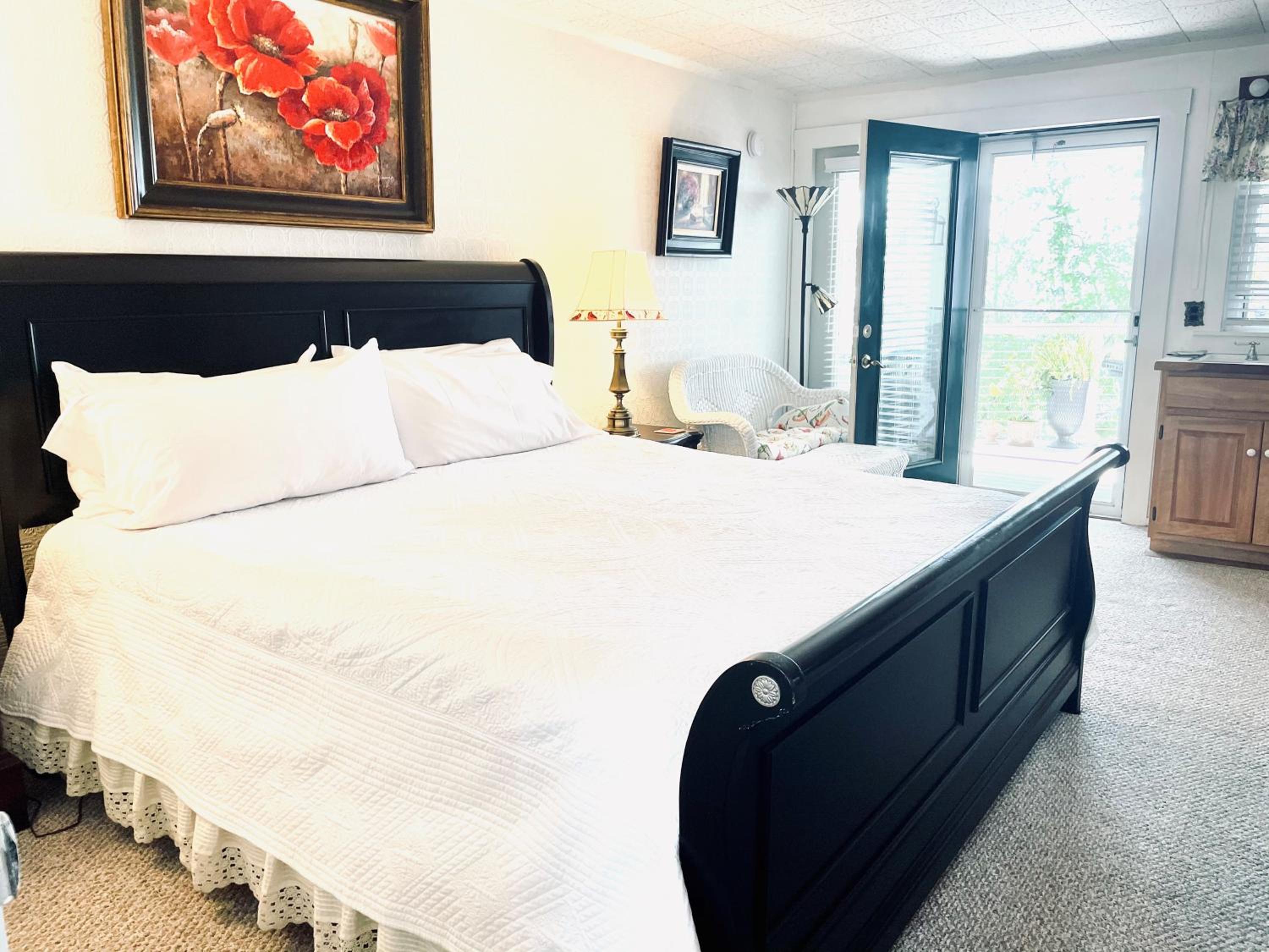 Deluxe King Room with Deck and Harbor View