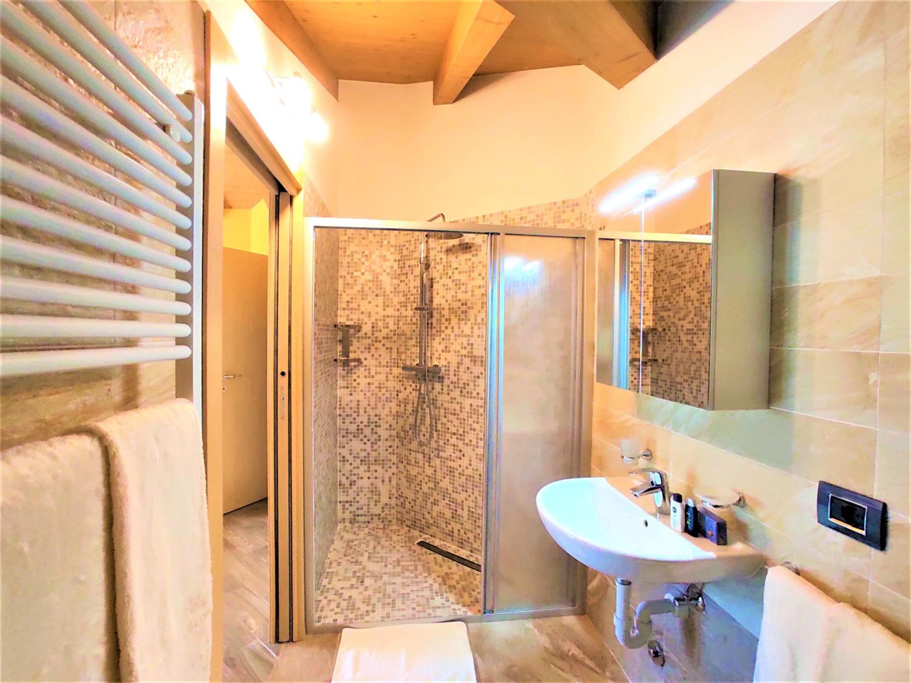 Twin Room - Photo 2