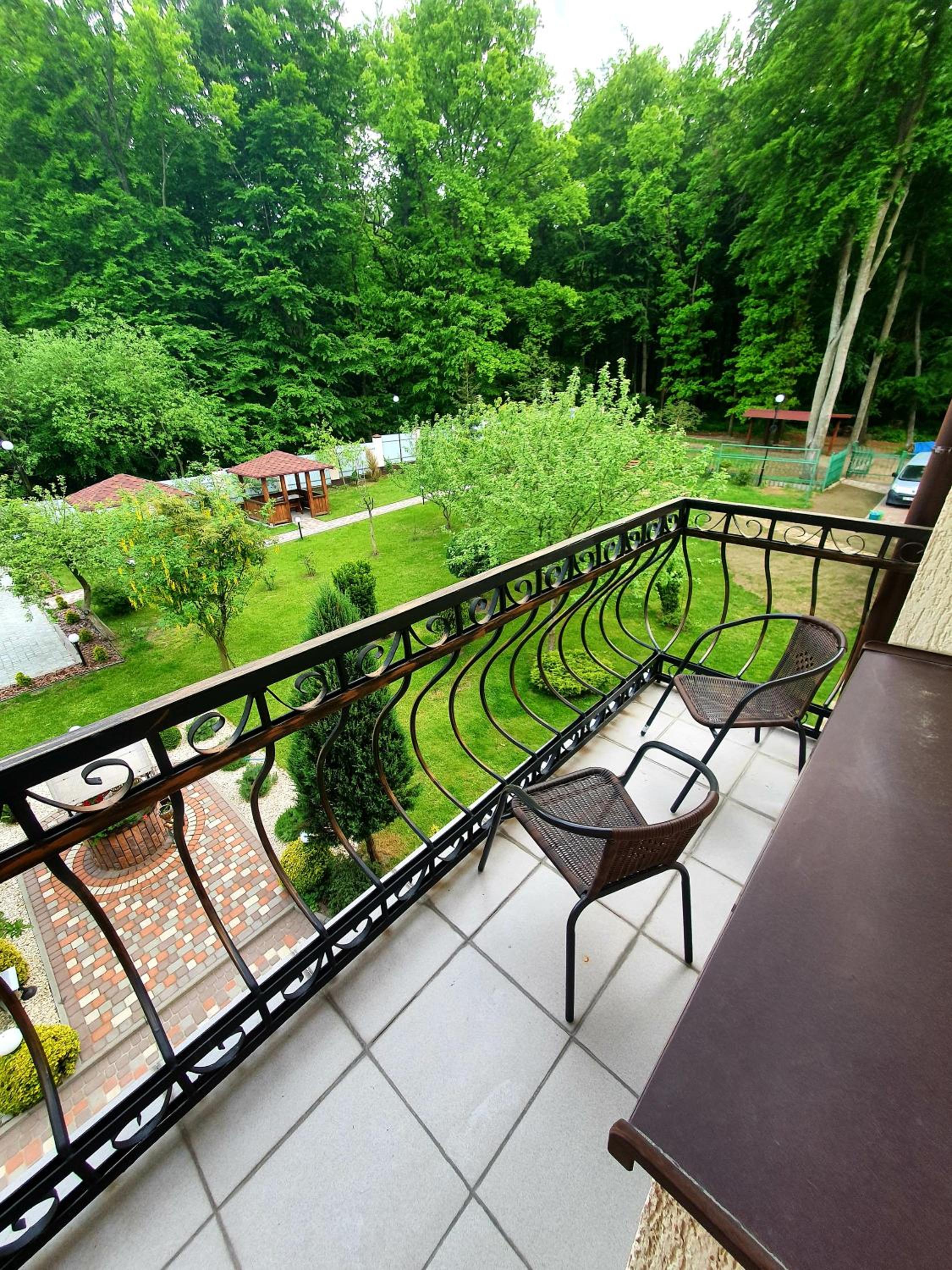 Family Room with Balcony photo 2