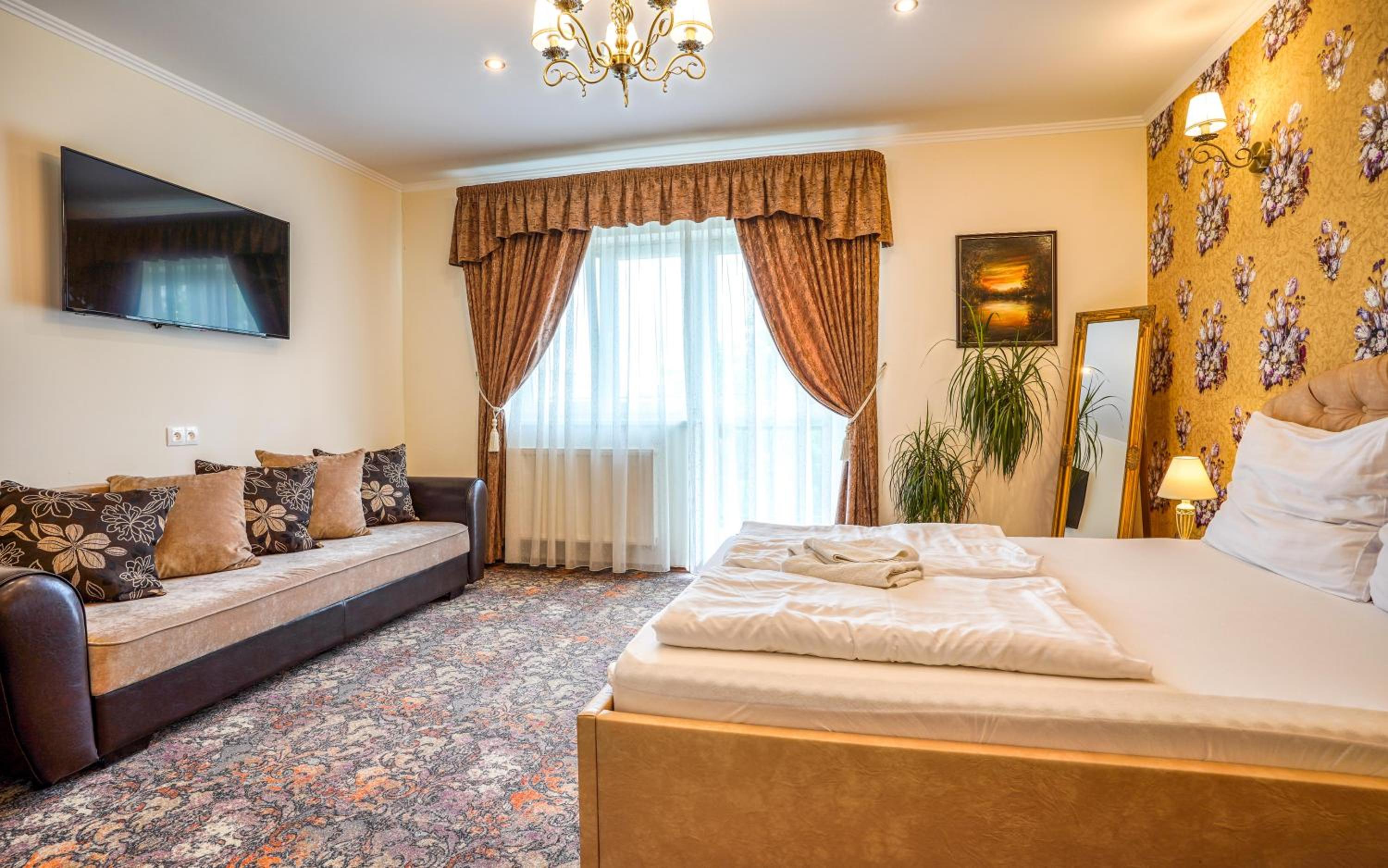 Deluxe Double Room - Photo 11