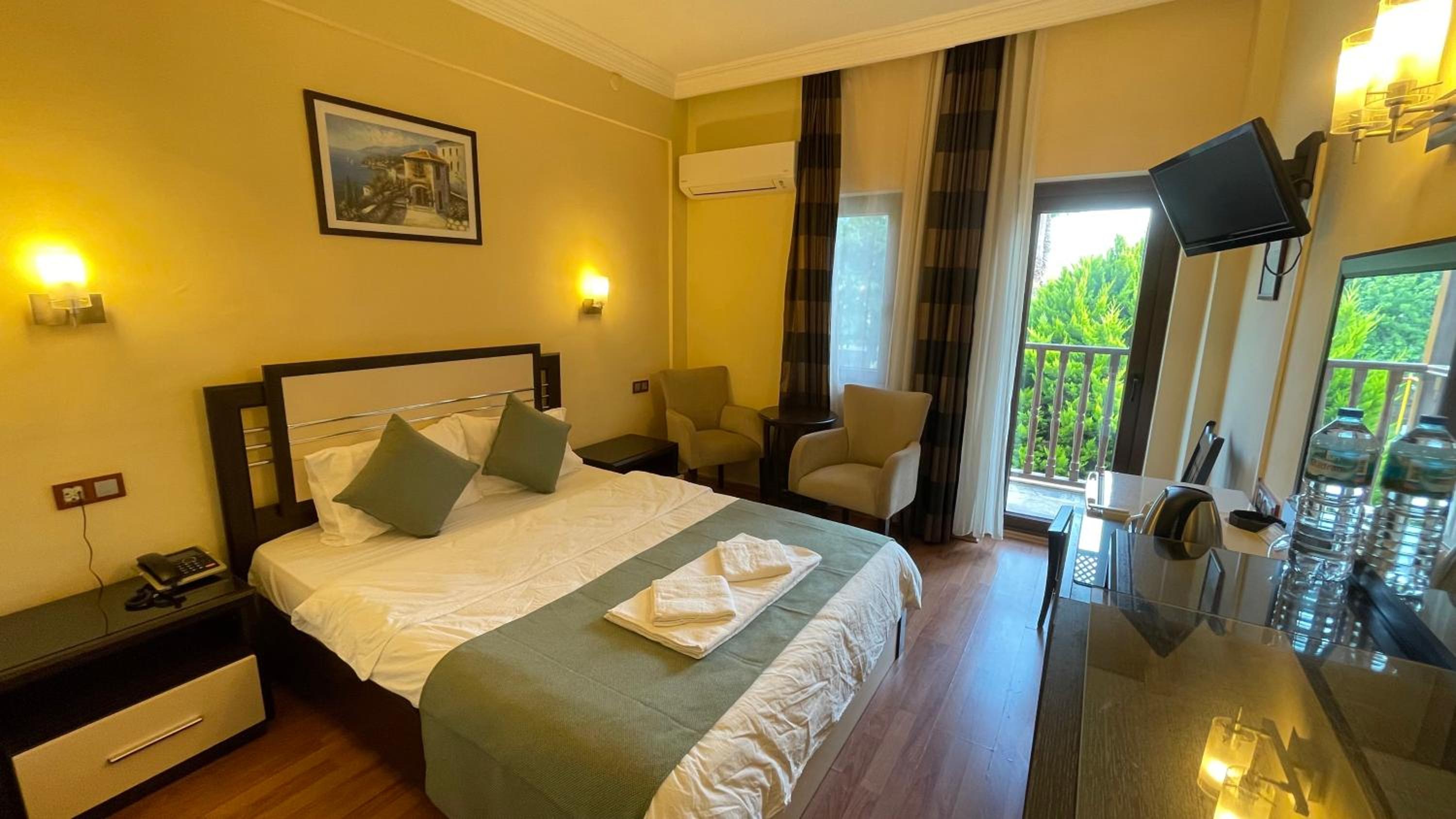 Double Room with Balcony - Photo 1