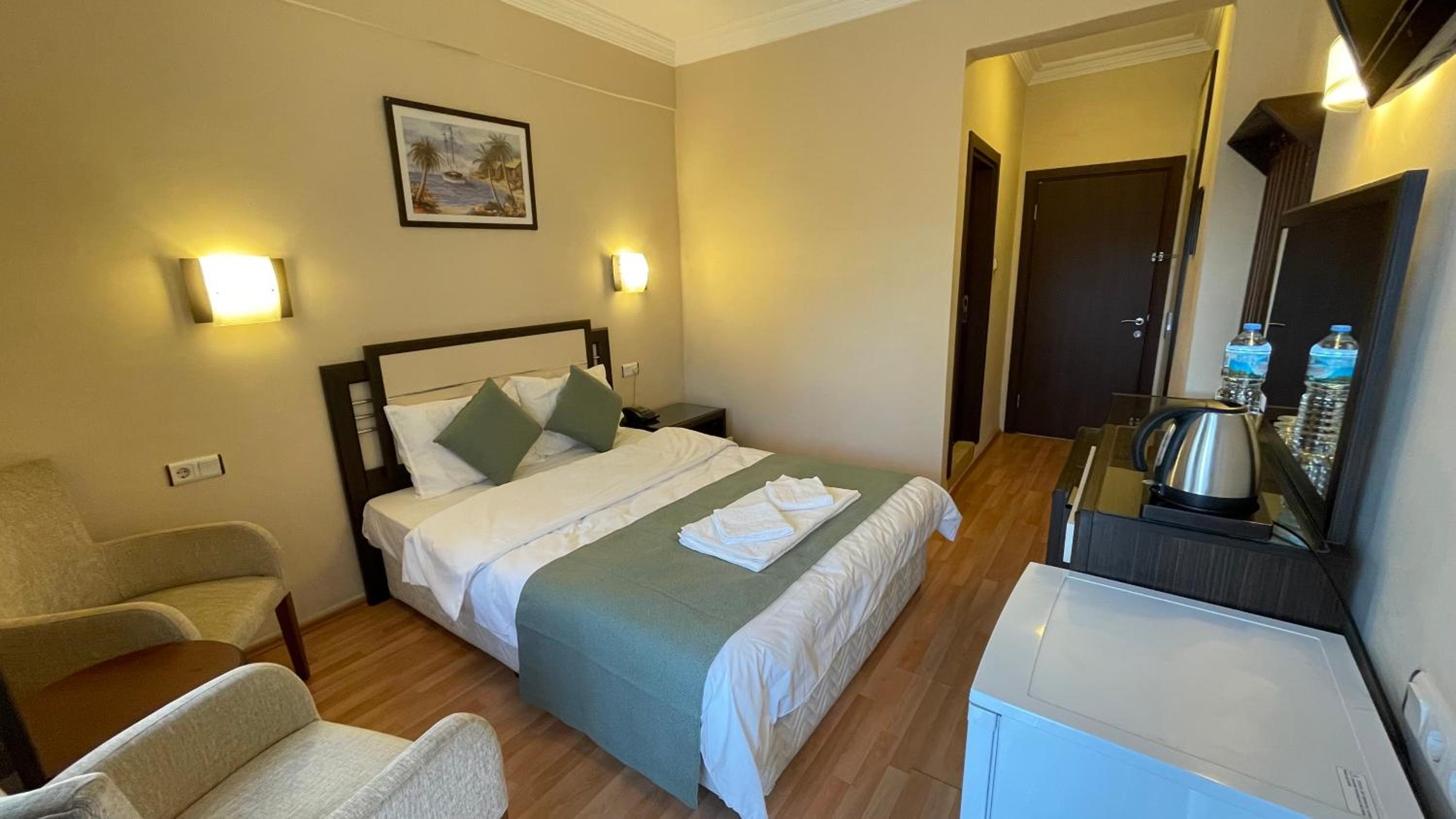 Double Room with Balcony - Photo 15