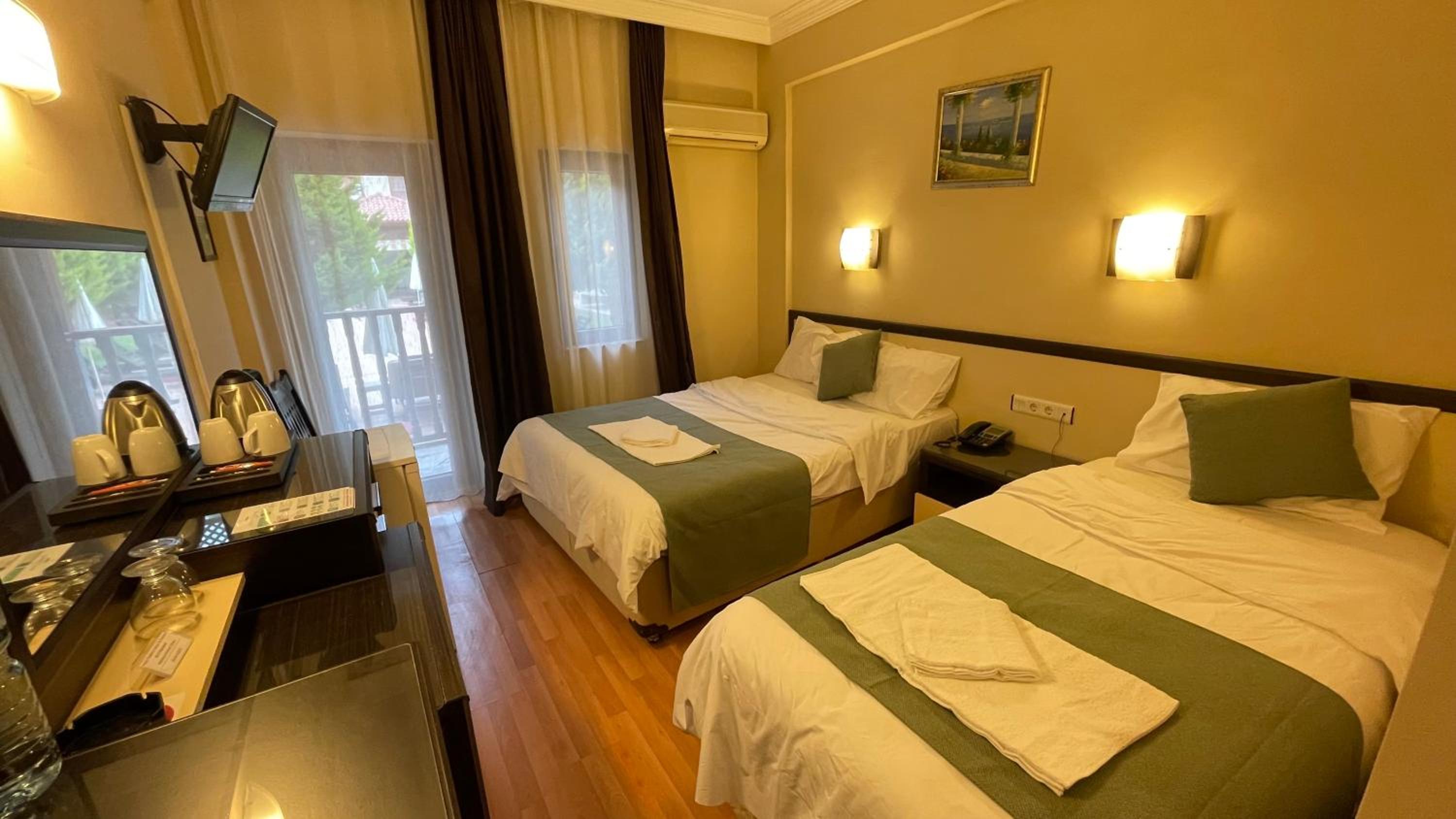 Double Room with Balcony - Photo 17