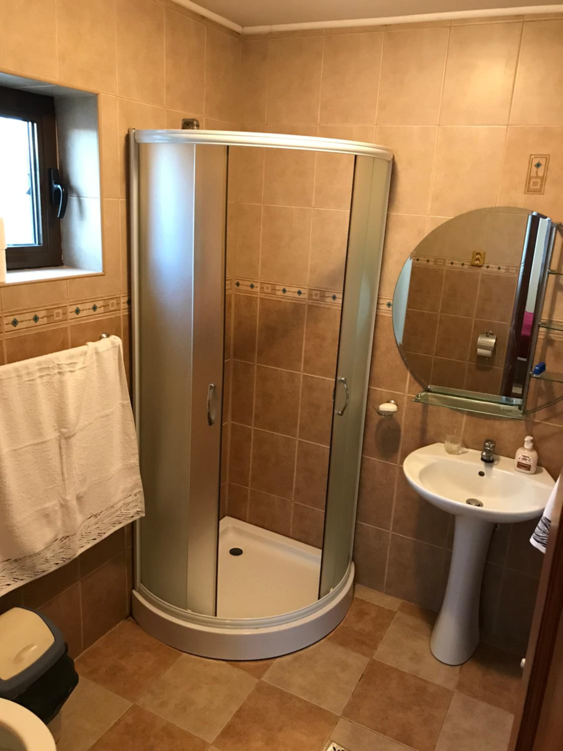 Budget Double Room - Photo 3
