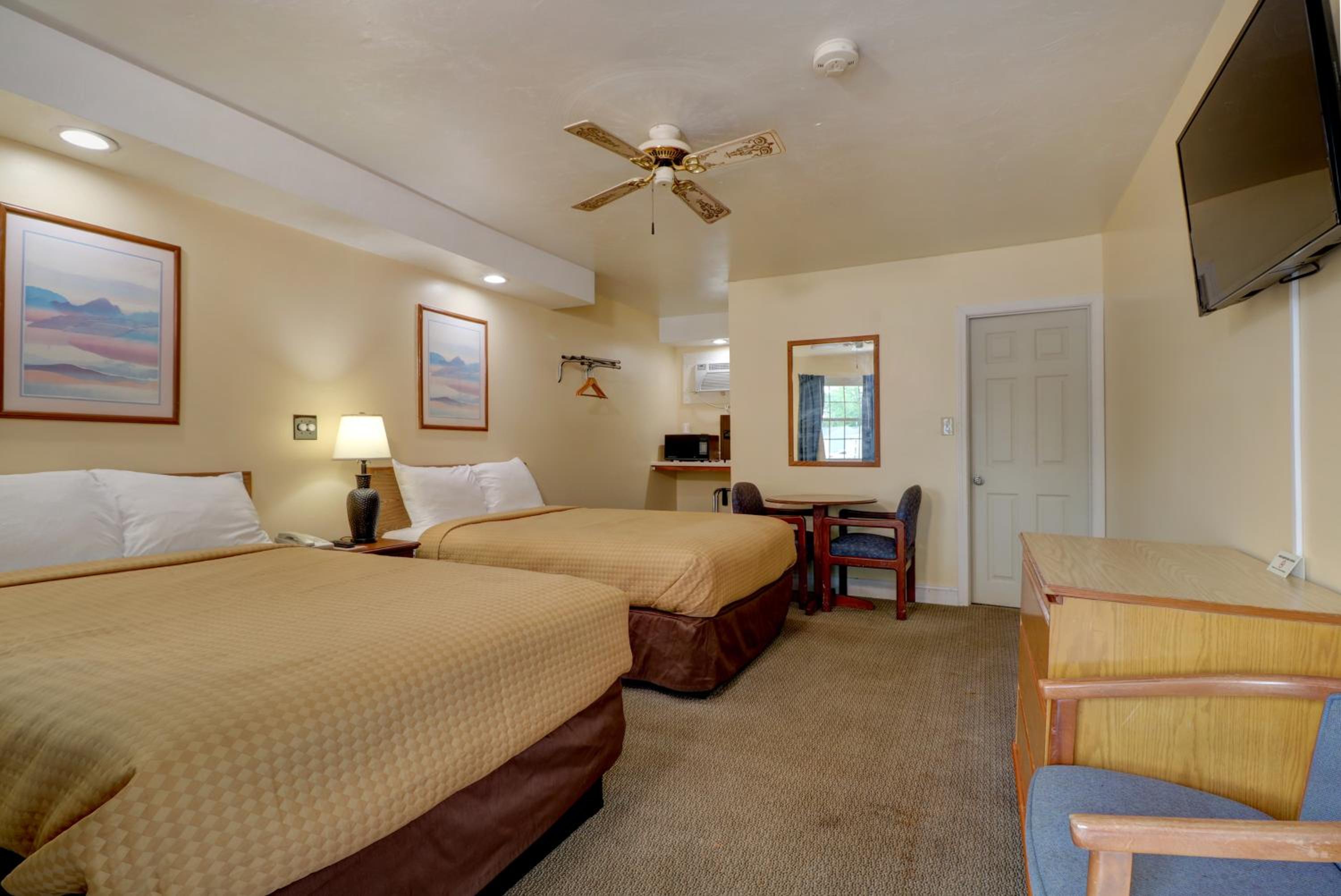 Standard Double Room with Bathtub - Photo 3