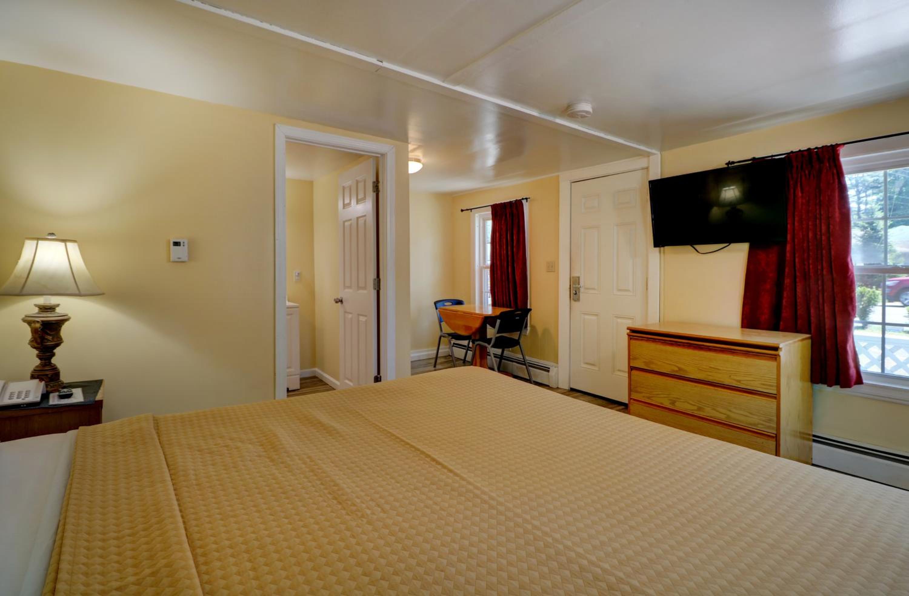 Standard Queen Room with Shower  - Photo 6