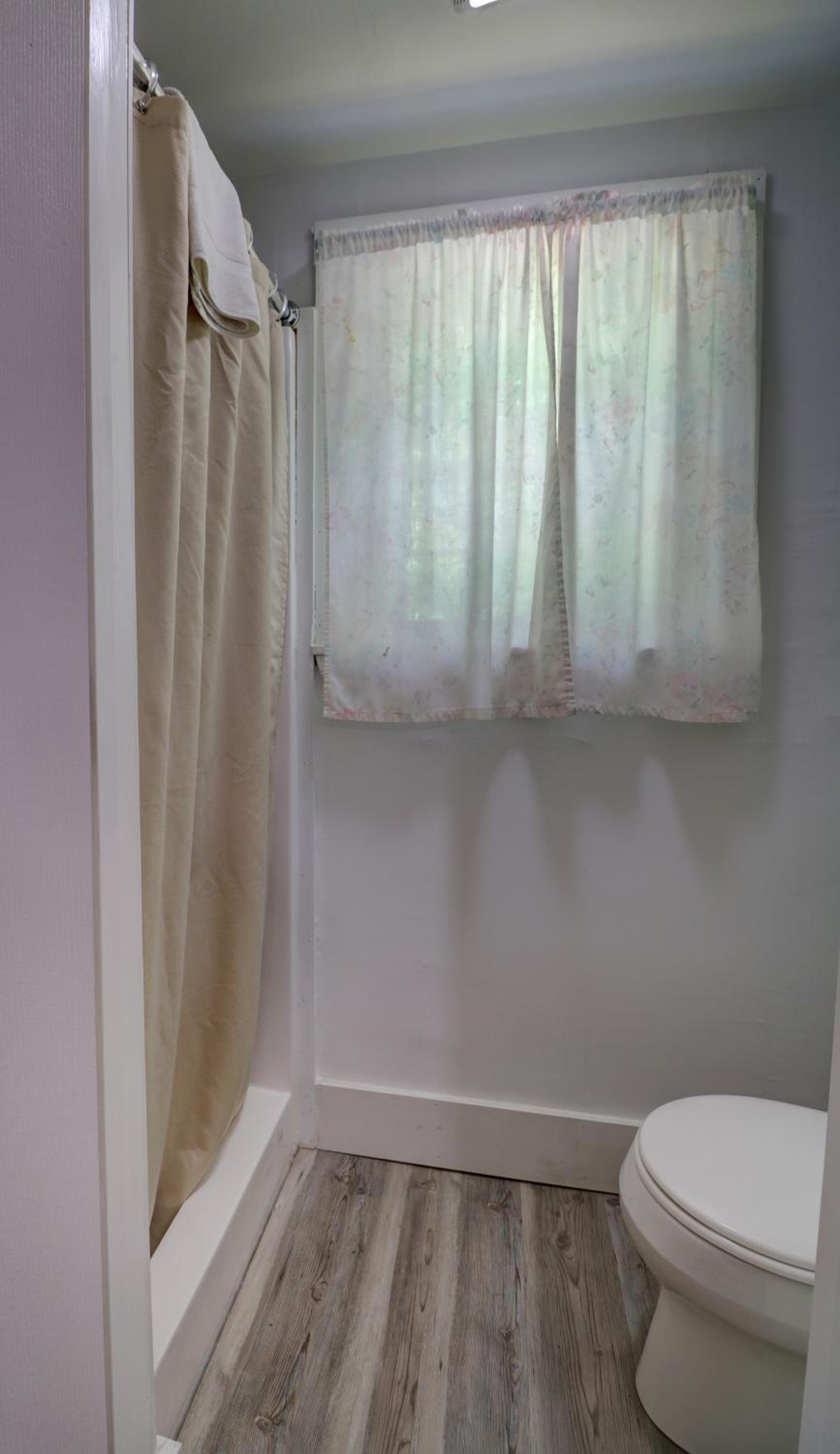 Small Double Room with Shower  - Photo 3
