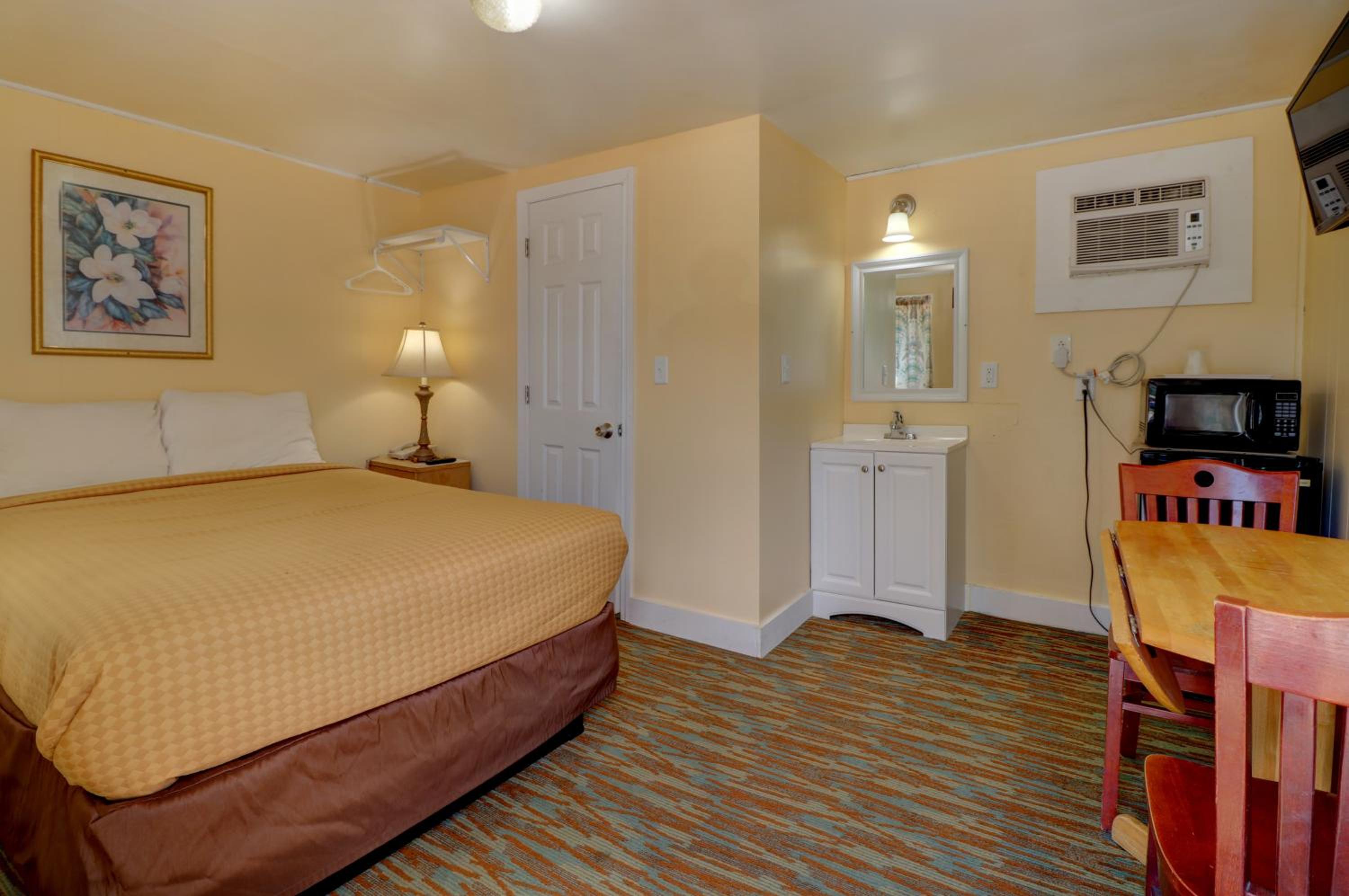 Small Double Room with Shower  - Photo 2