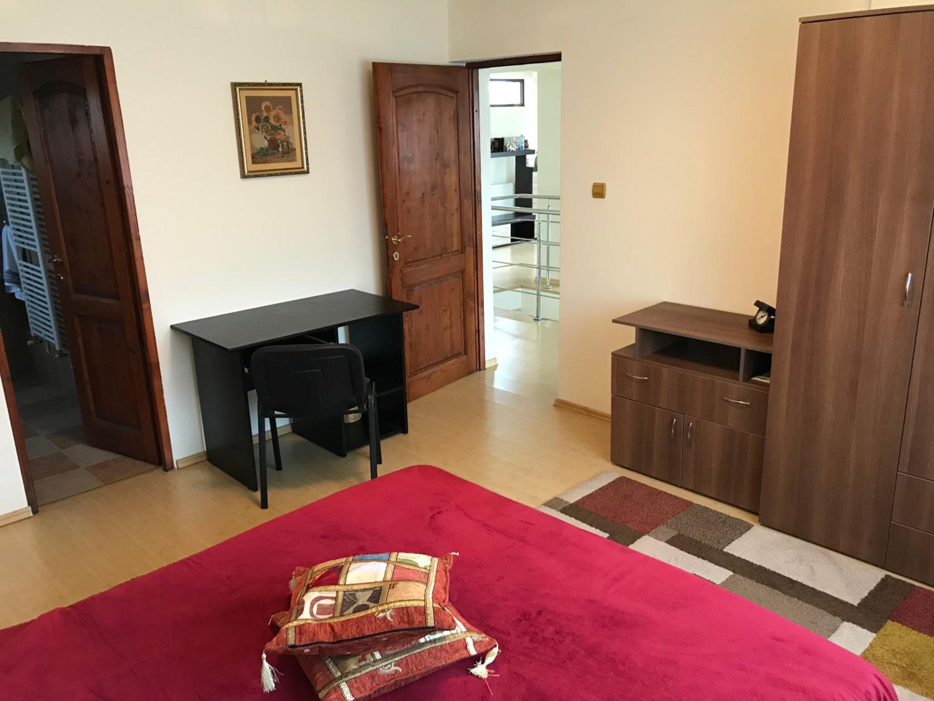 Budget Double Room - Photo 2