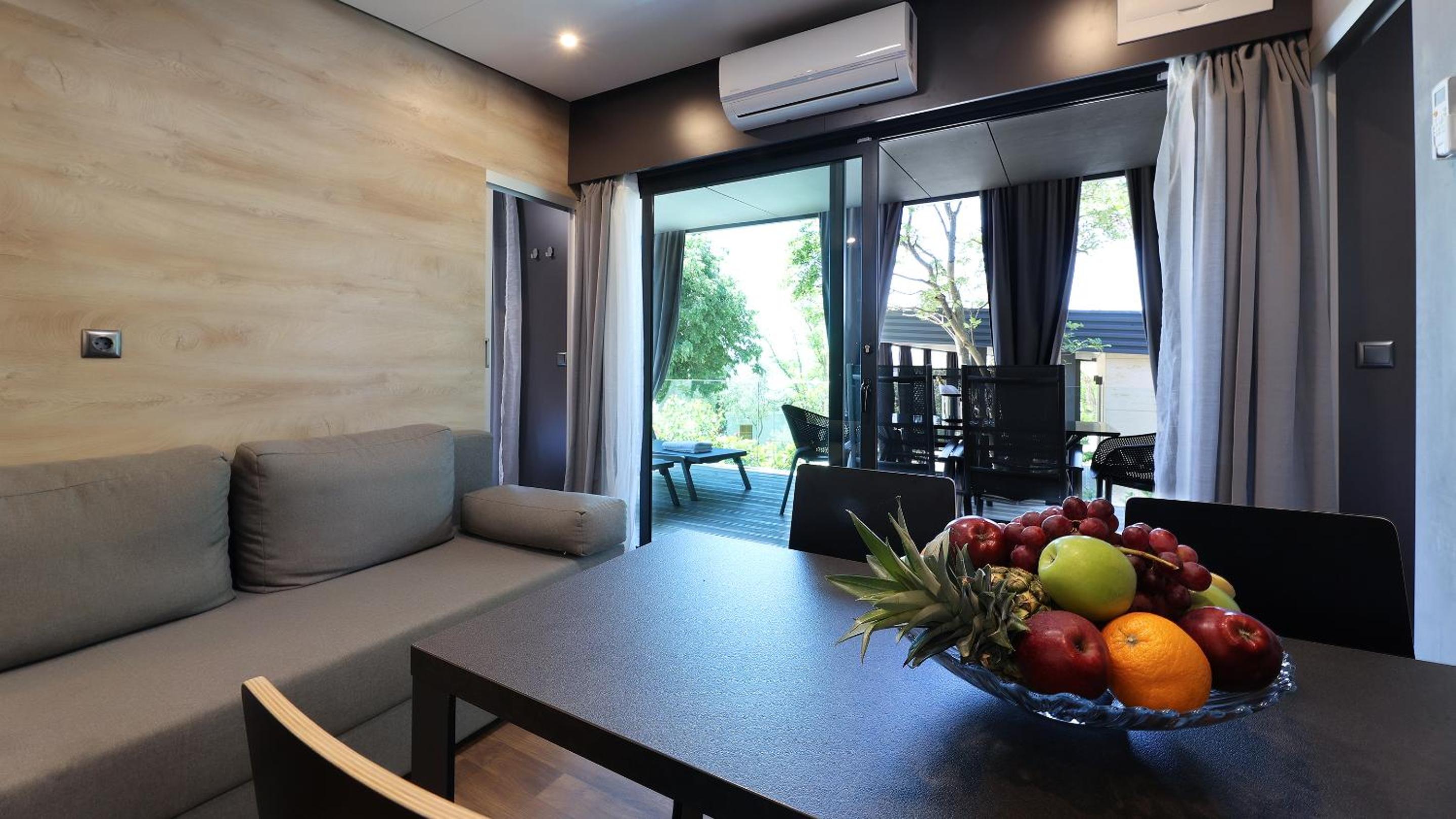 Exclusive Mobile Home with Spa Bath photo 1