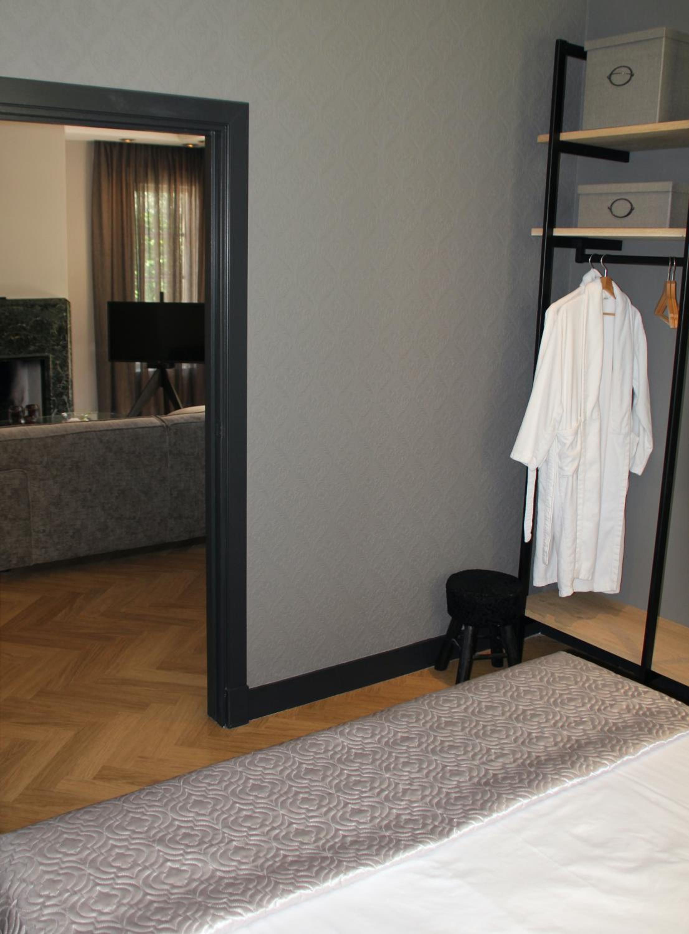 One-Bedroom Apartment - Photo 23