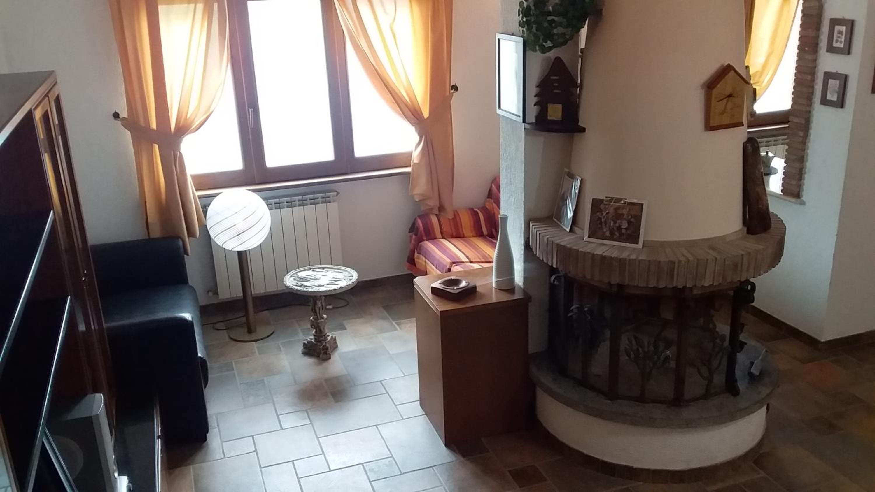 One-Bedroom House - Photo 2