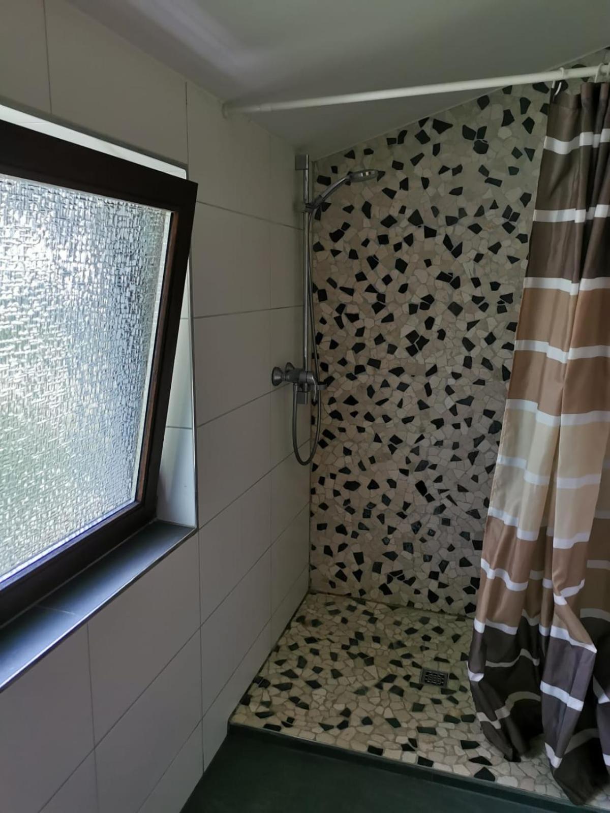 One-Bedroom Apartment - Photo 2