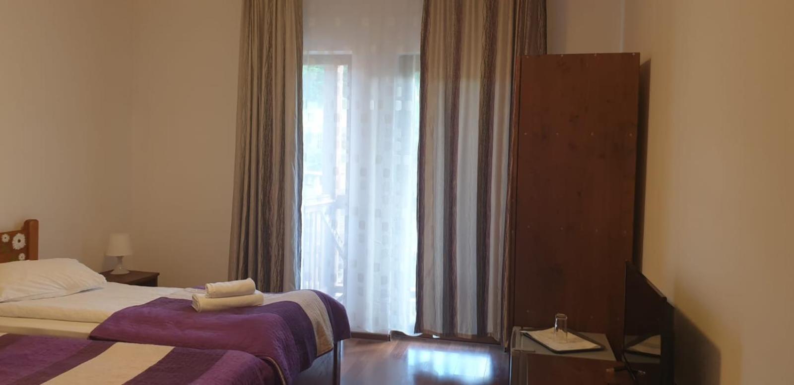 Twin Room with Bathroom photo 1