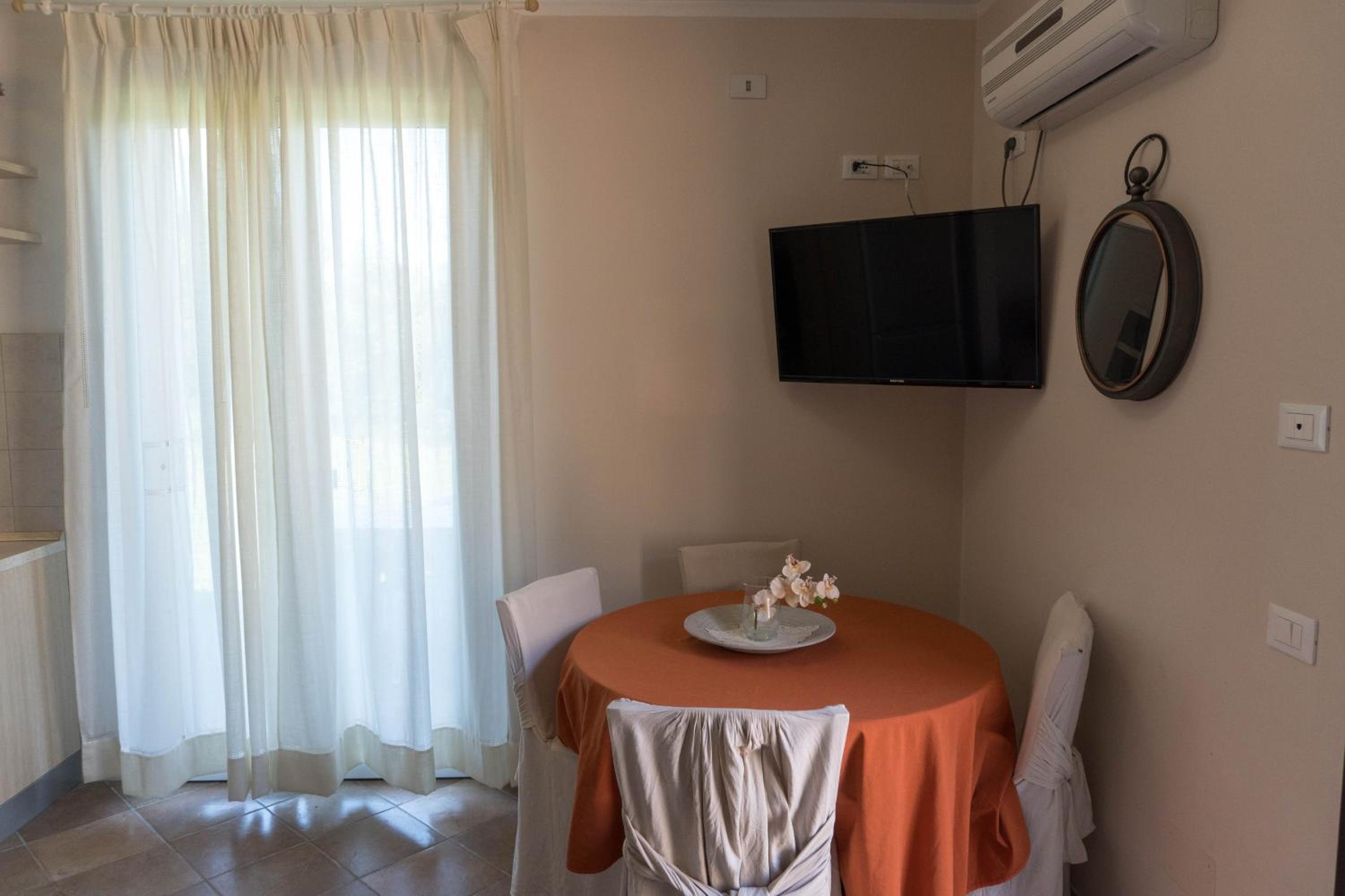 Superior One-Bedroom Apartment (2 Adults) - Photo 17