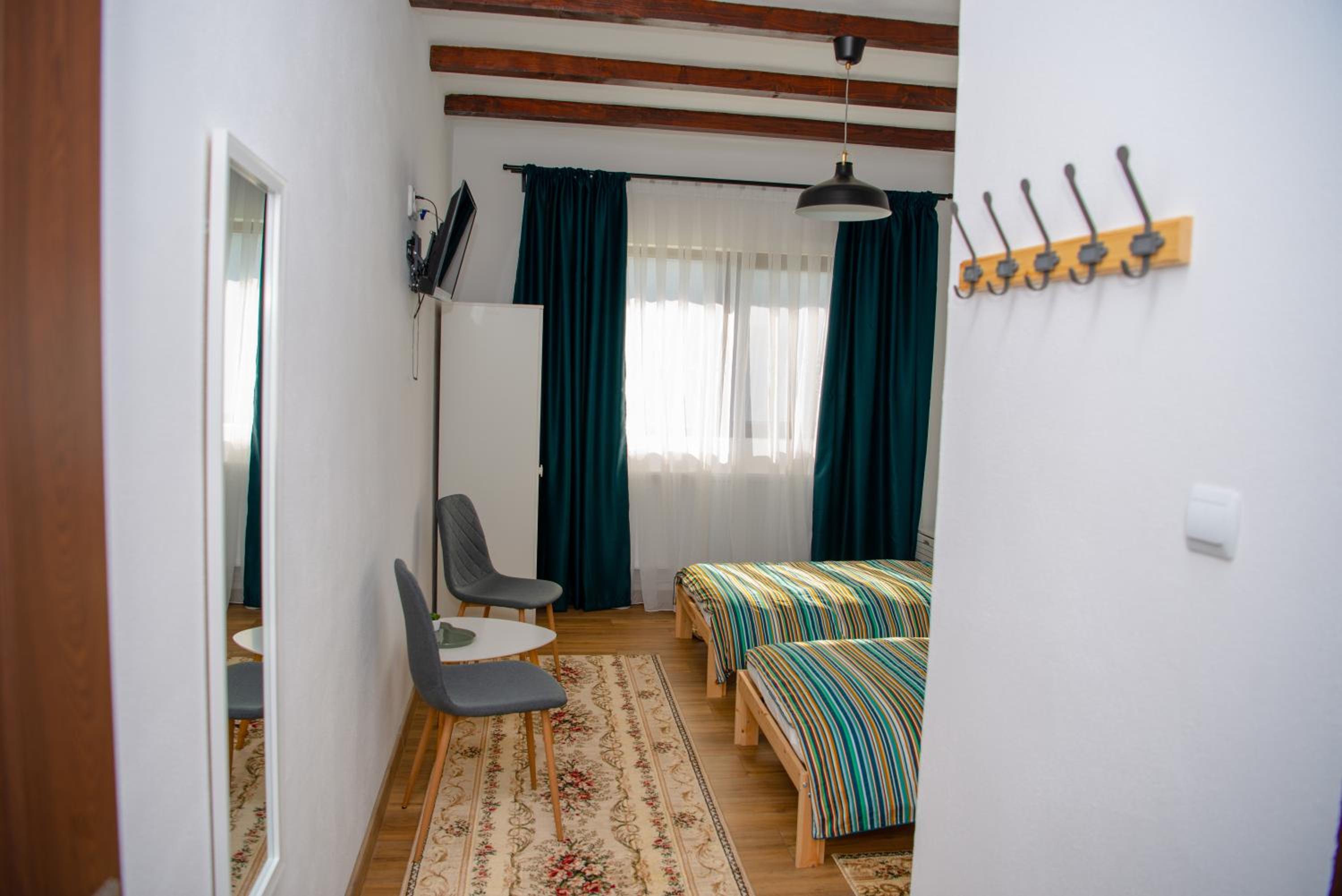 Twin Room with Private Bathroom photo 2