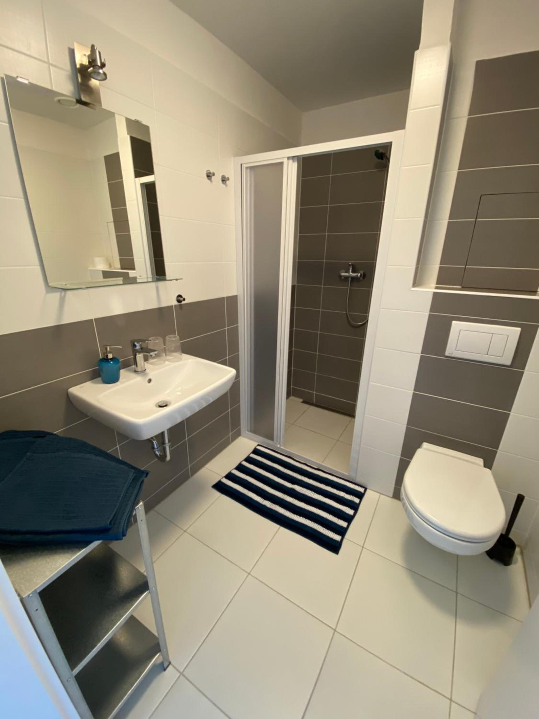 One-Bedroom Apartment - Photo 4