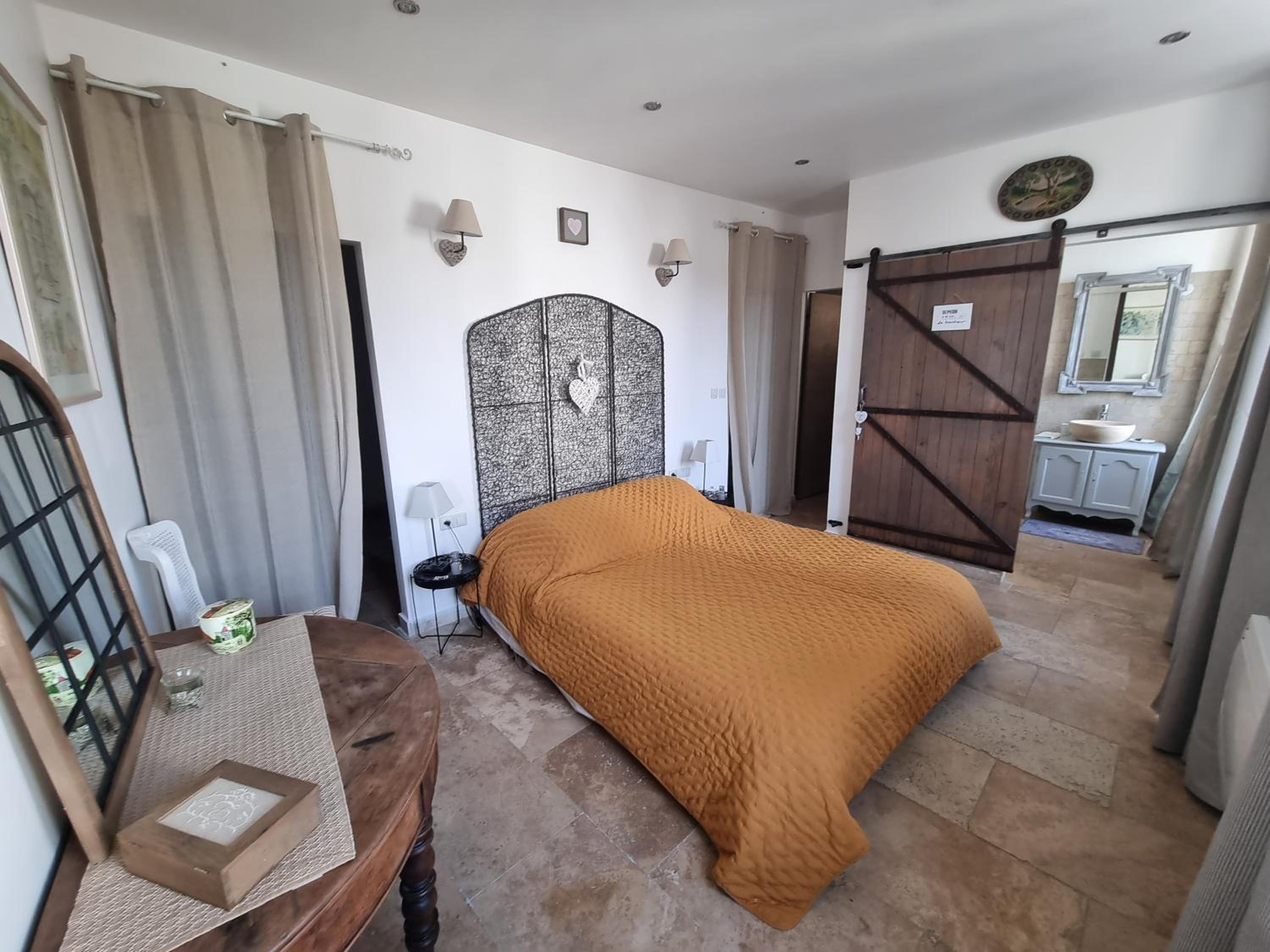 Queen Room with Pool View - Photo 3