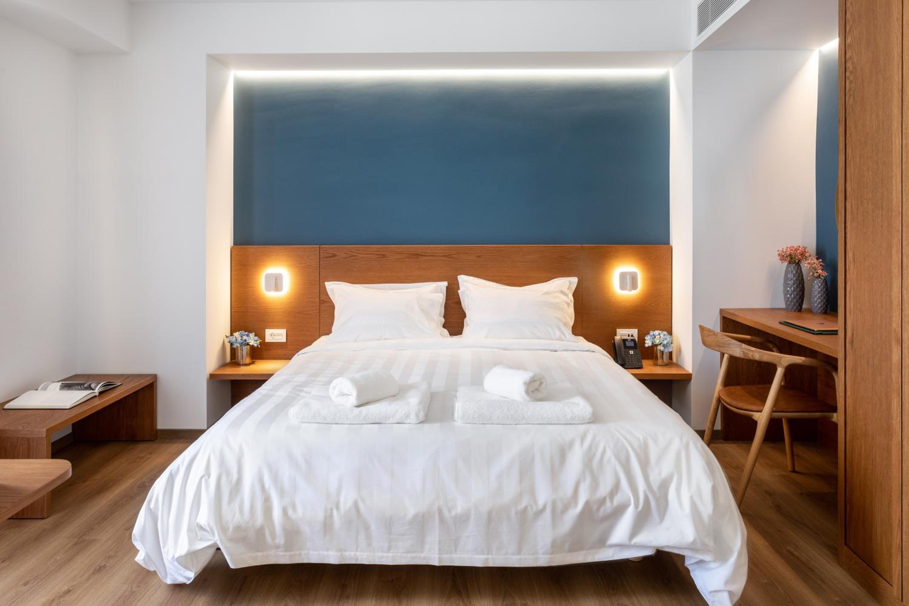 Junior Suite with Balcony - Photo 1