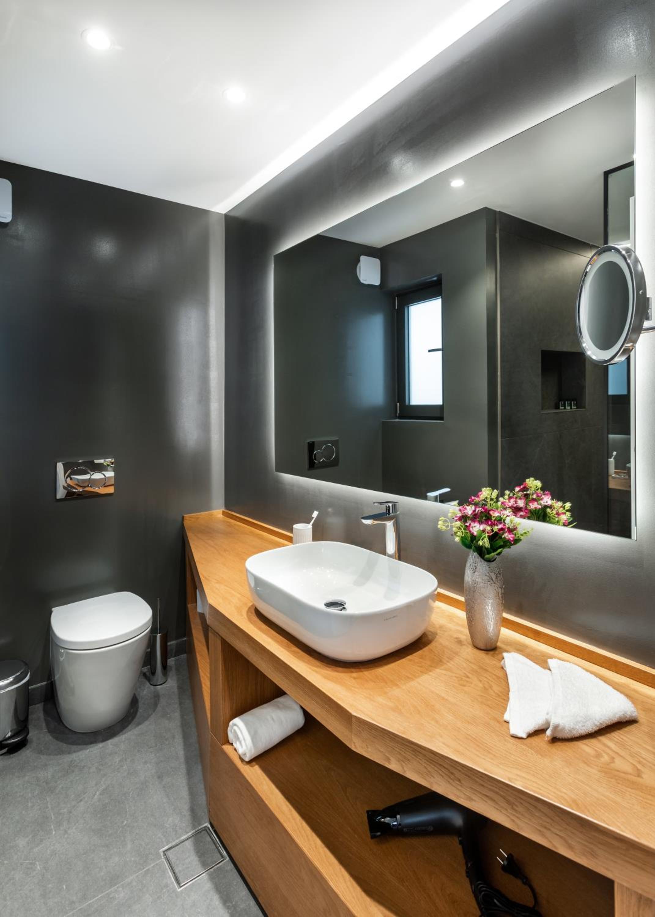 Junior Suite with Sea View - Photo 12