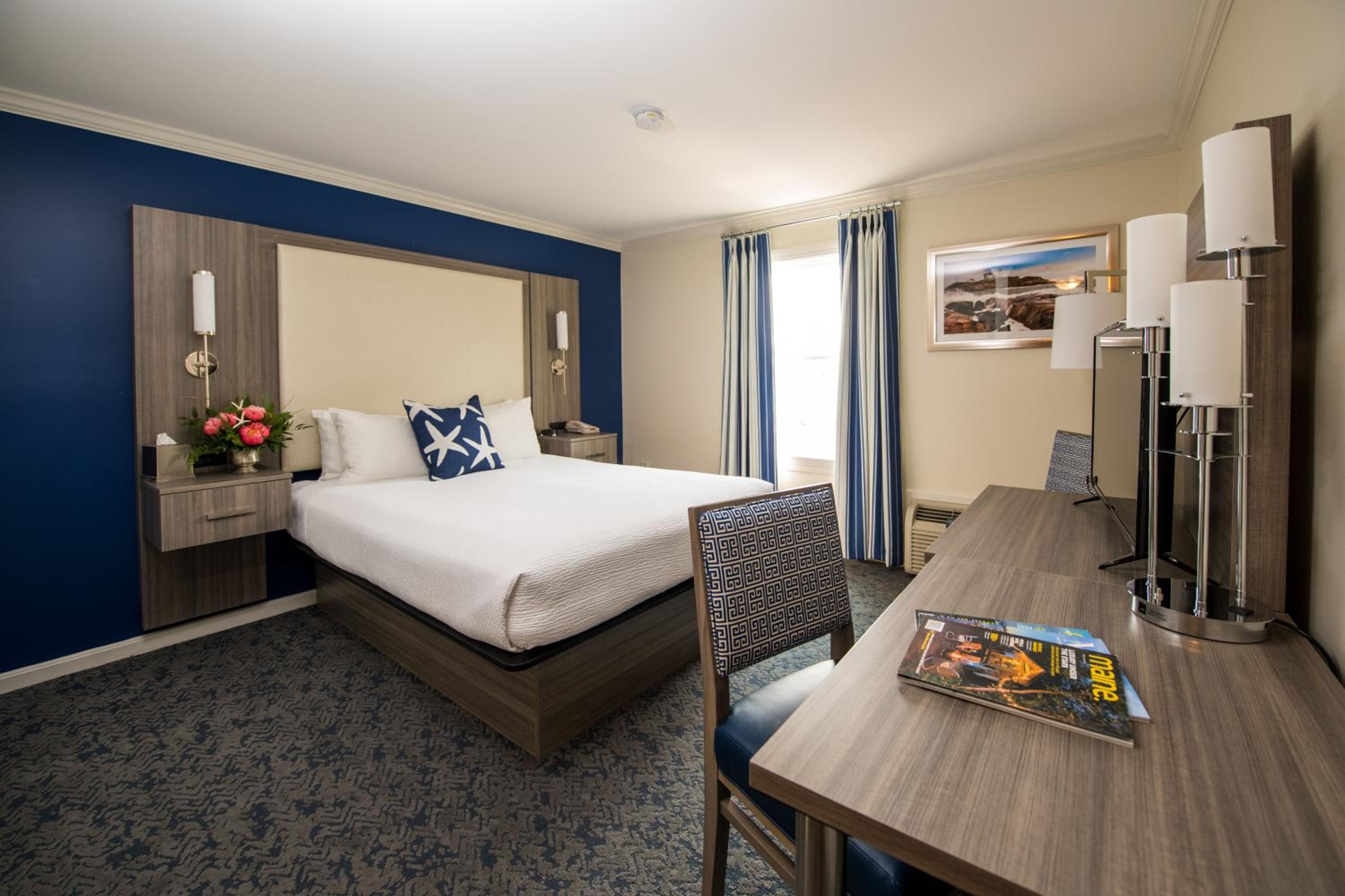 Queen Bed with Town View