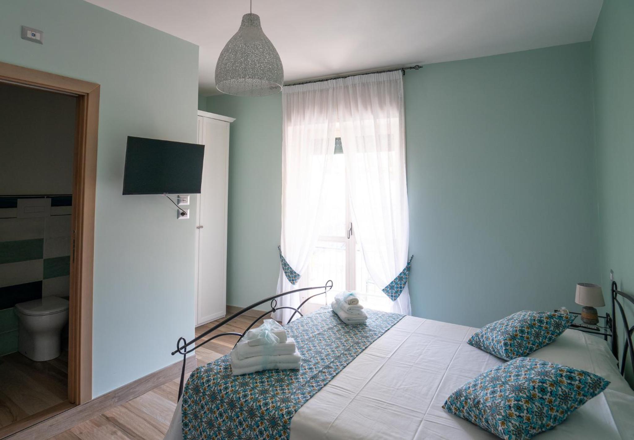 Double Room with Private Bathroom - Photo 4