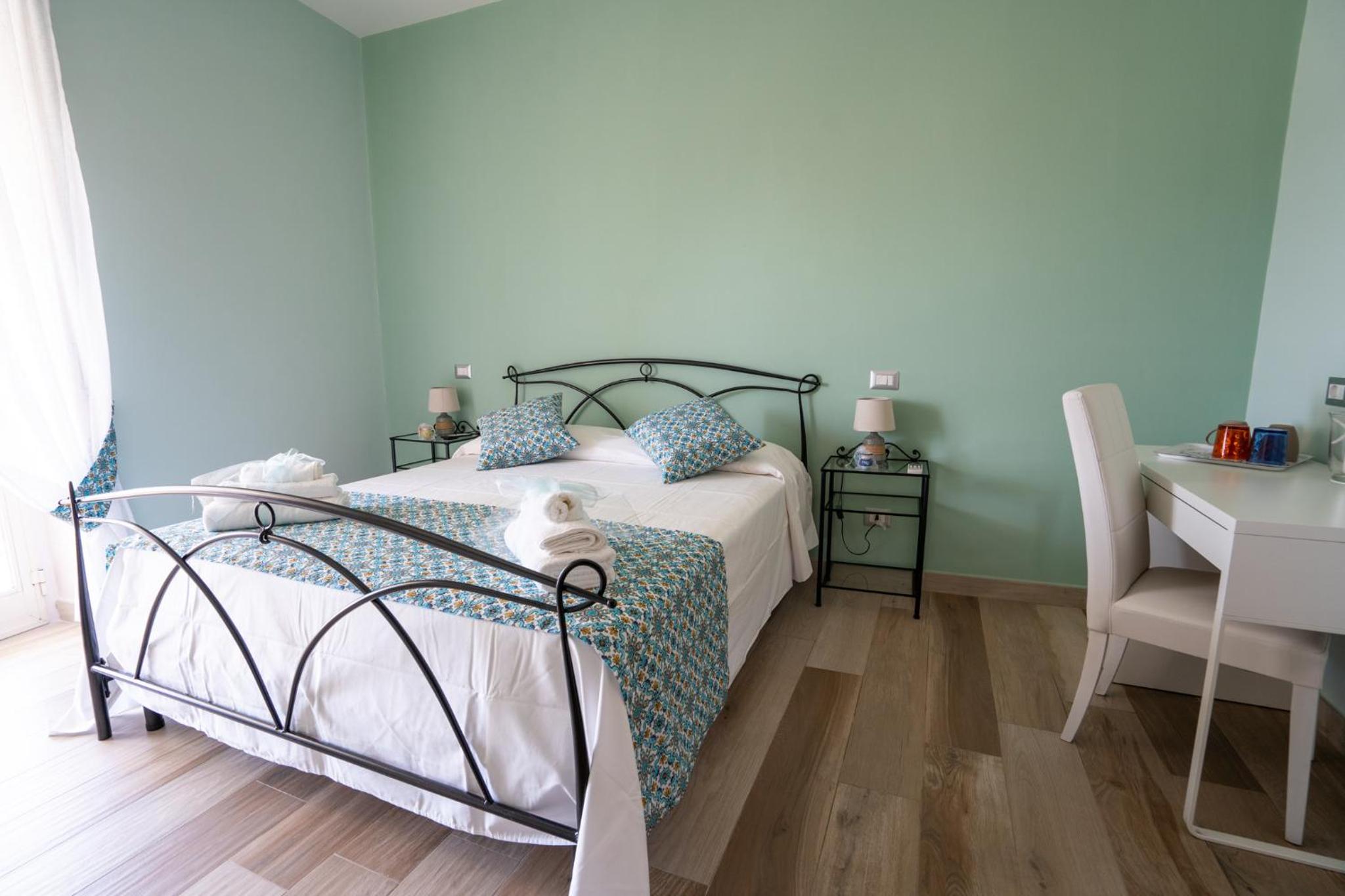 Double Room with Private Bathroom - Photo 1