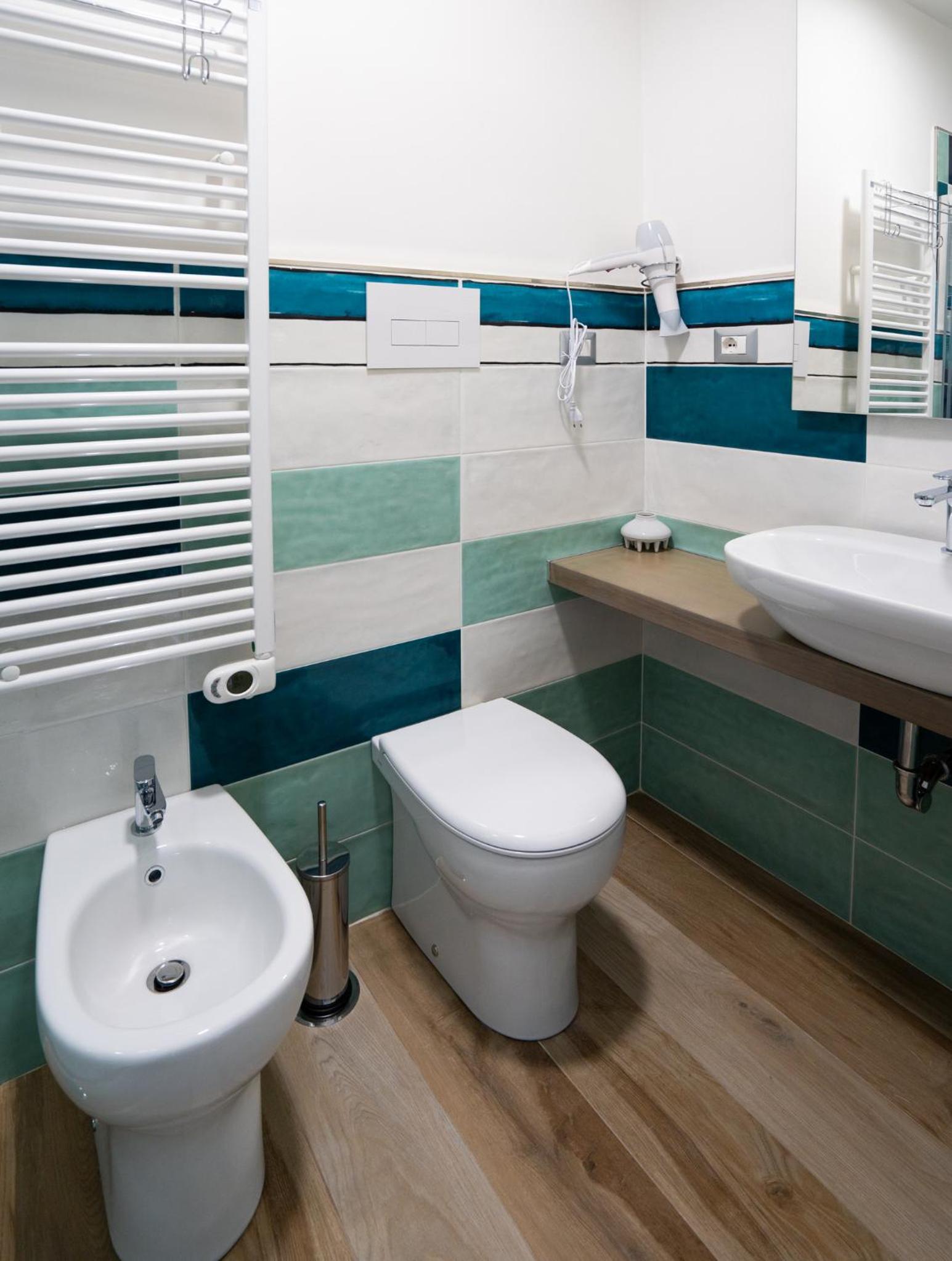 Double Room with Private Bathroom - Photo 6