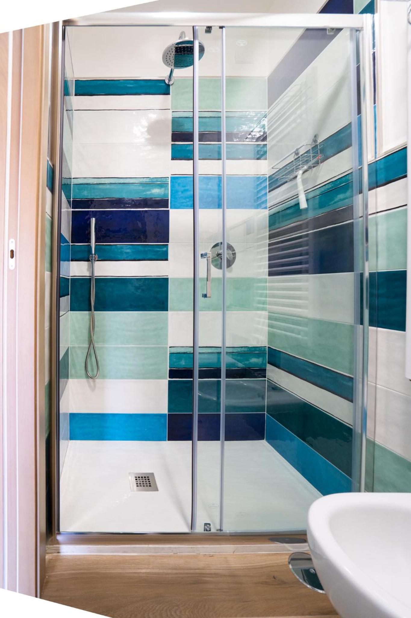 Double Room with Private Bathroom - Photo 7