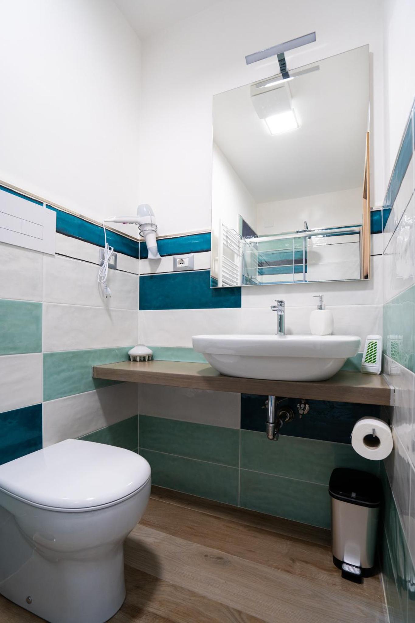 Double Room with Private Bathroom - Photo 2
