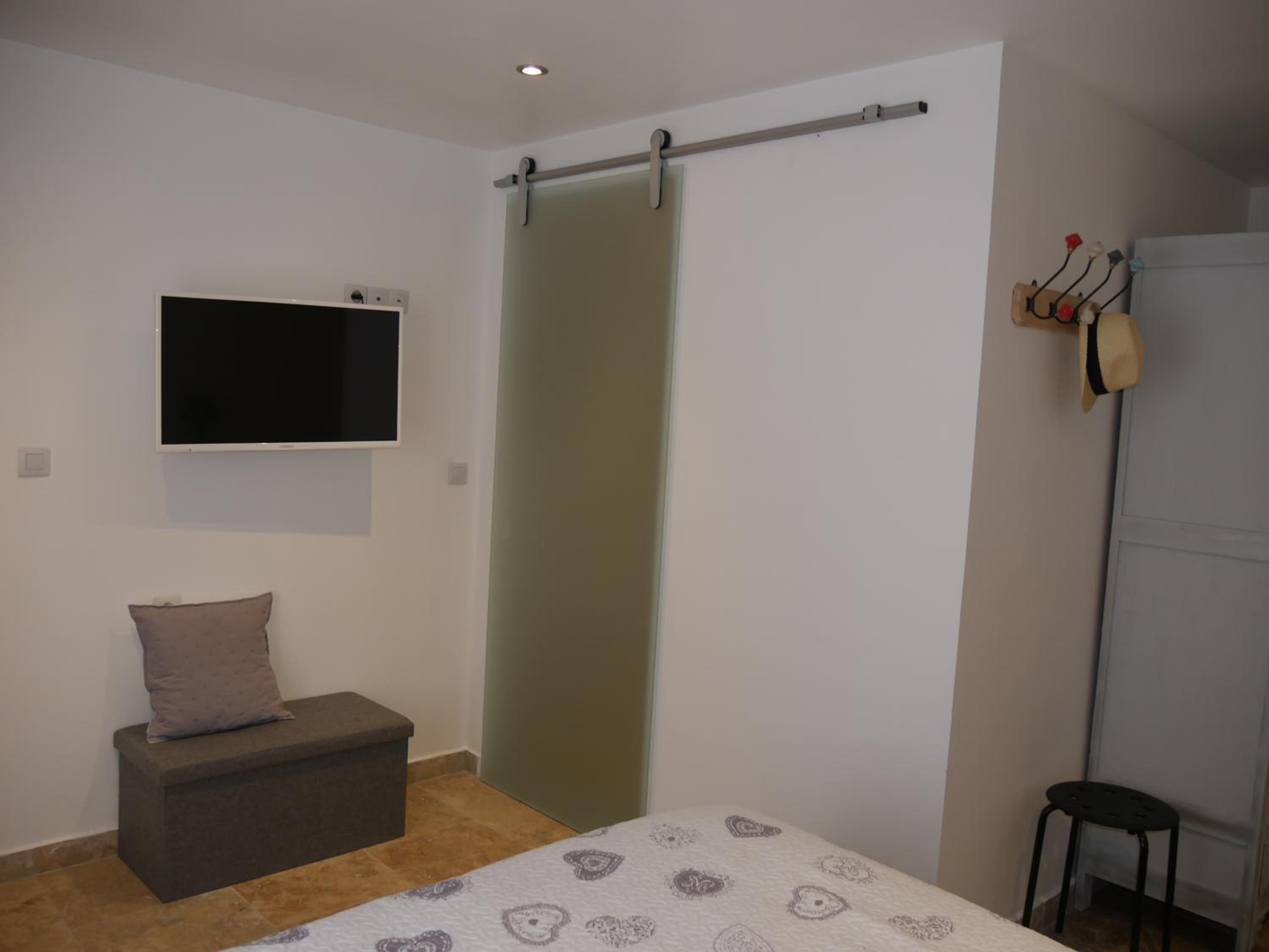 Quadruple Room with Shower - Photo 1