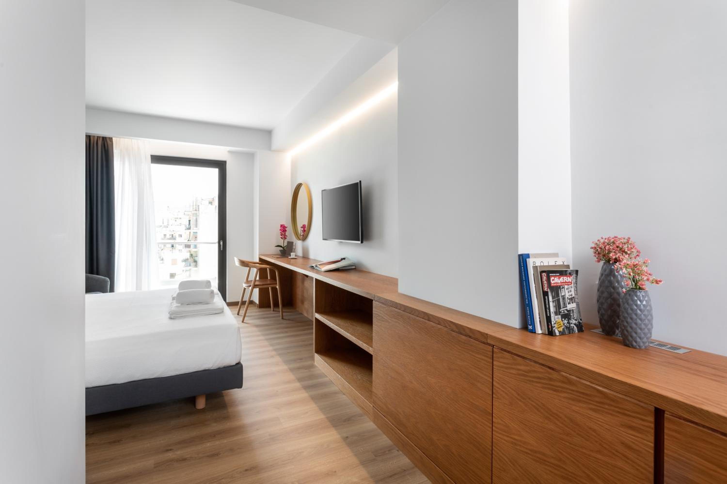 Superior Double or Twin Room with City View - Photo 15