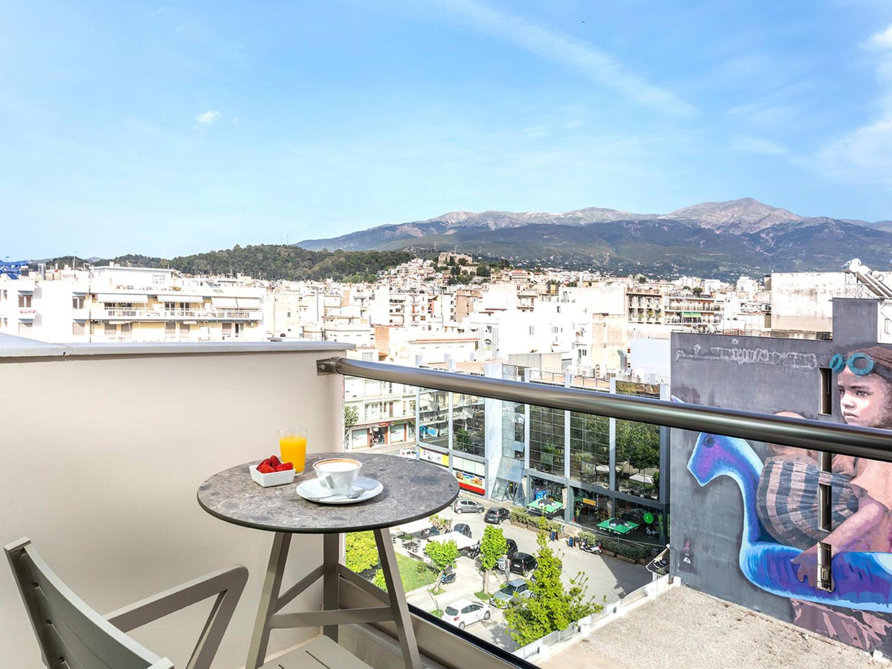Superior Double or Twin Room with City View - Photo 10