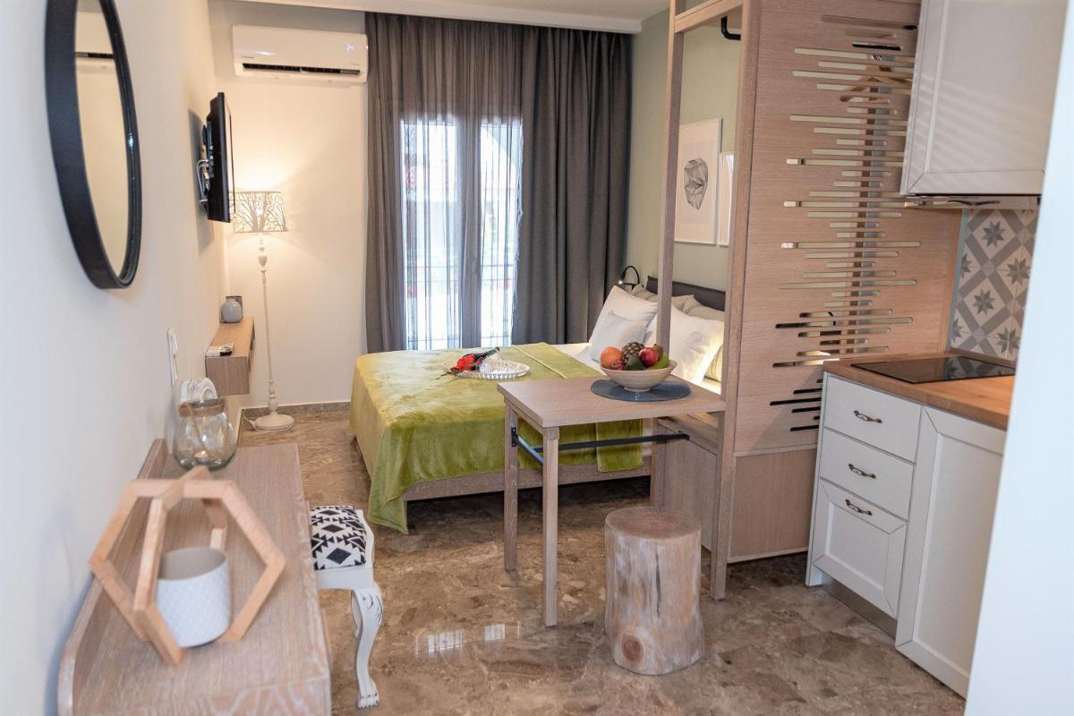 Deluxe Double Room with Balcony photo 1