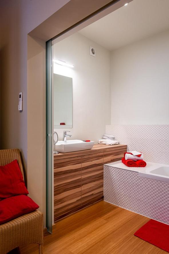Deluxe King Room photo 2