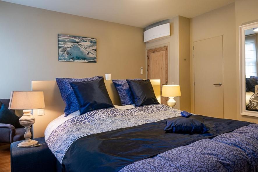 Deluxe King Room photo 2