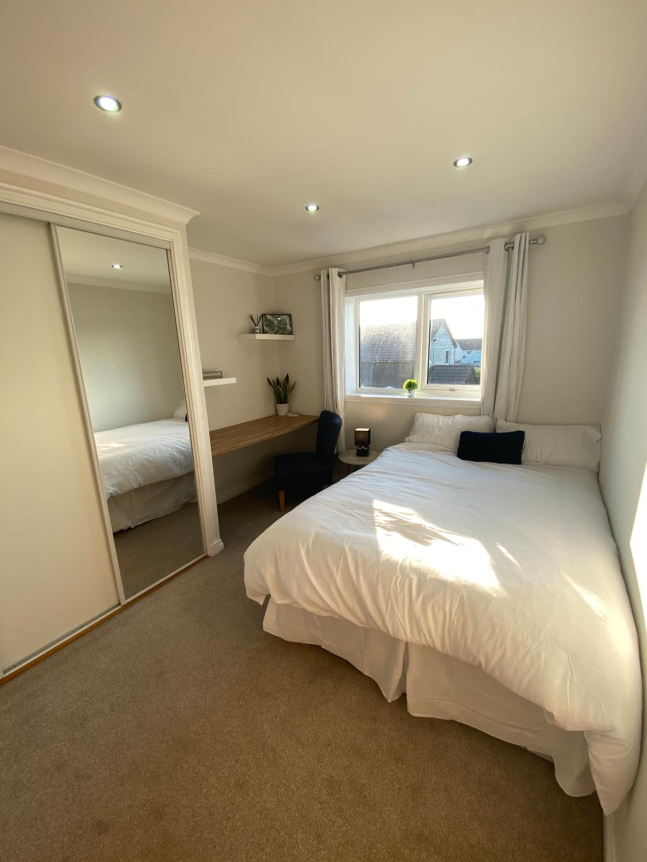 Three-Bedroom House photo 3