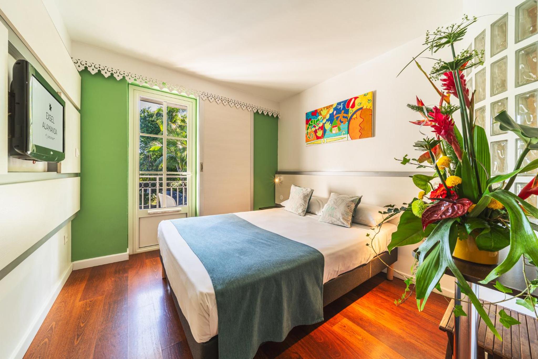 Queen Room with Pool View
