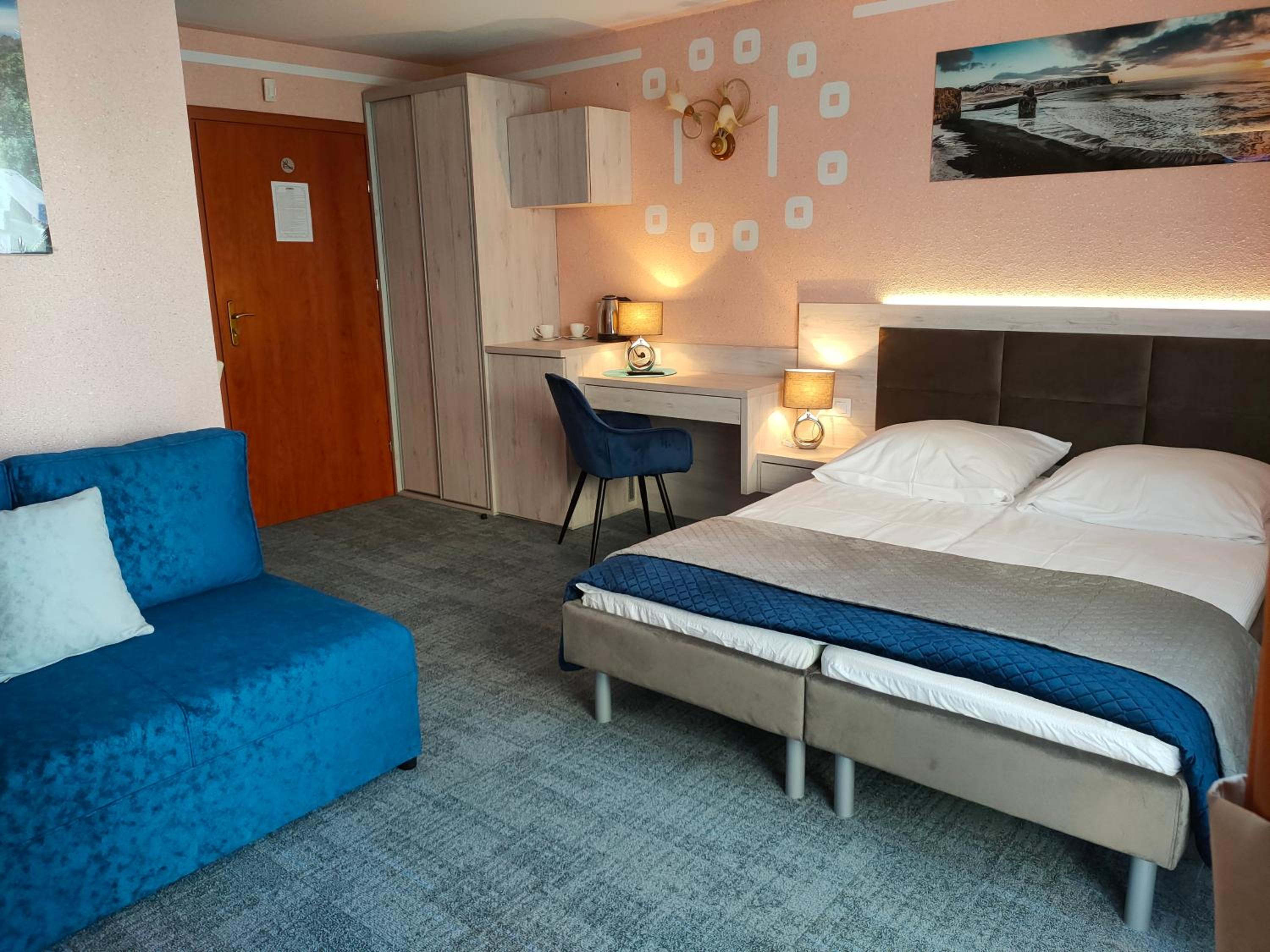 Deluxe Double Room with Balcony photo 3