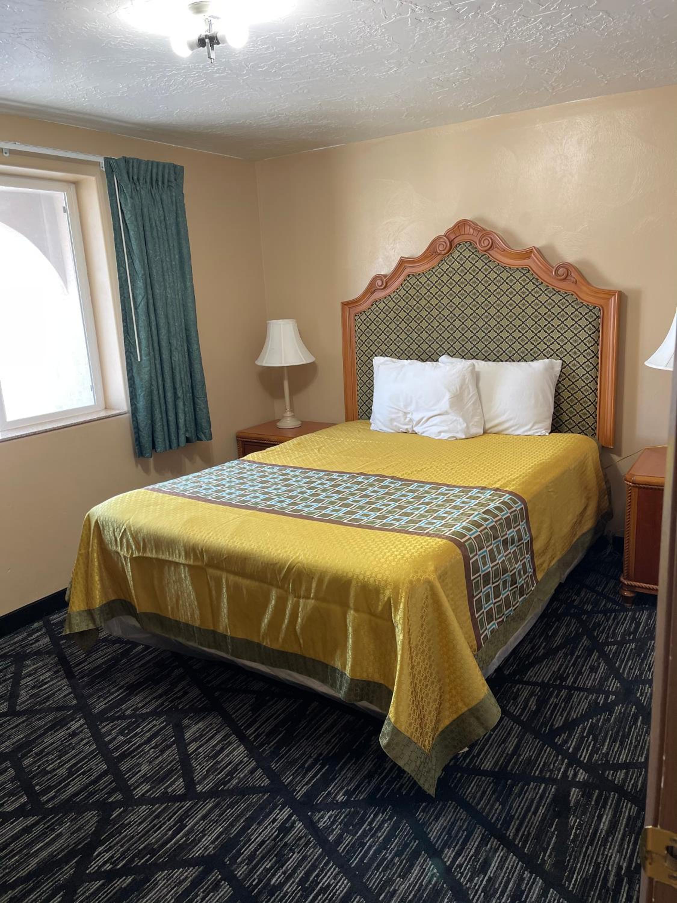 Queen Suite with Two Queen Beds - Non-Smoking - Photo 2