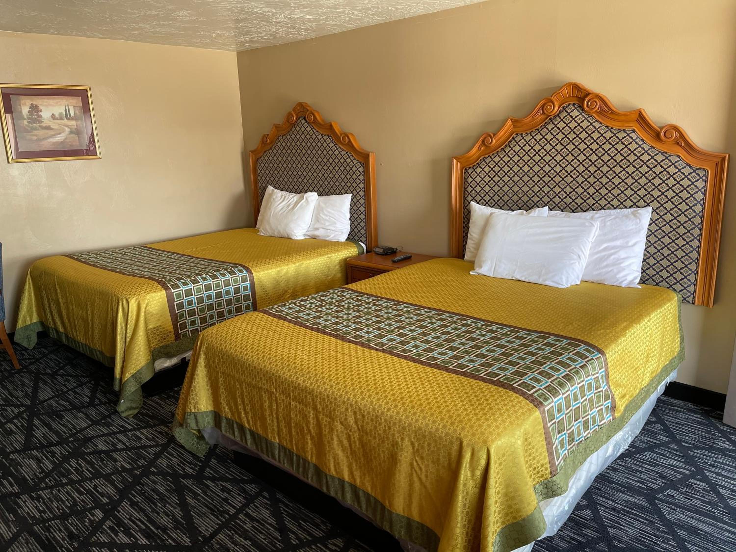 Standard Double Room with Two Double Beds - Non-Smoking - Photo 1