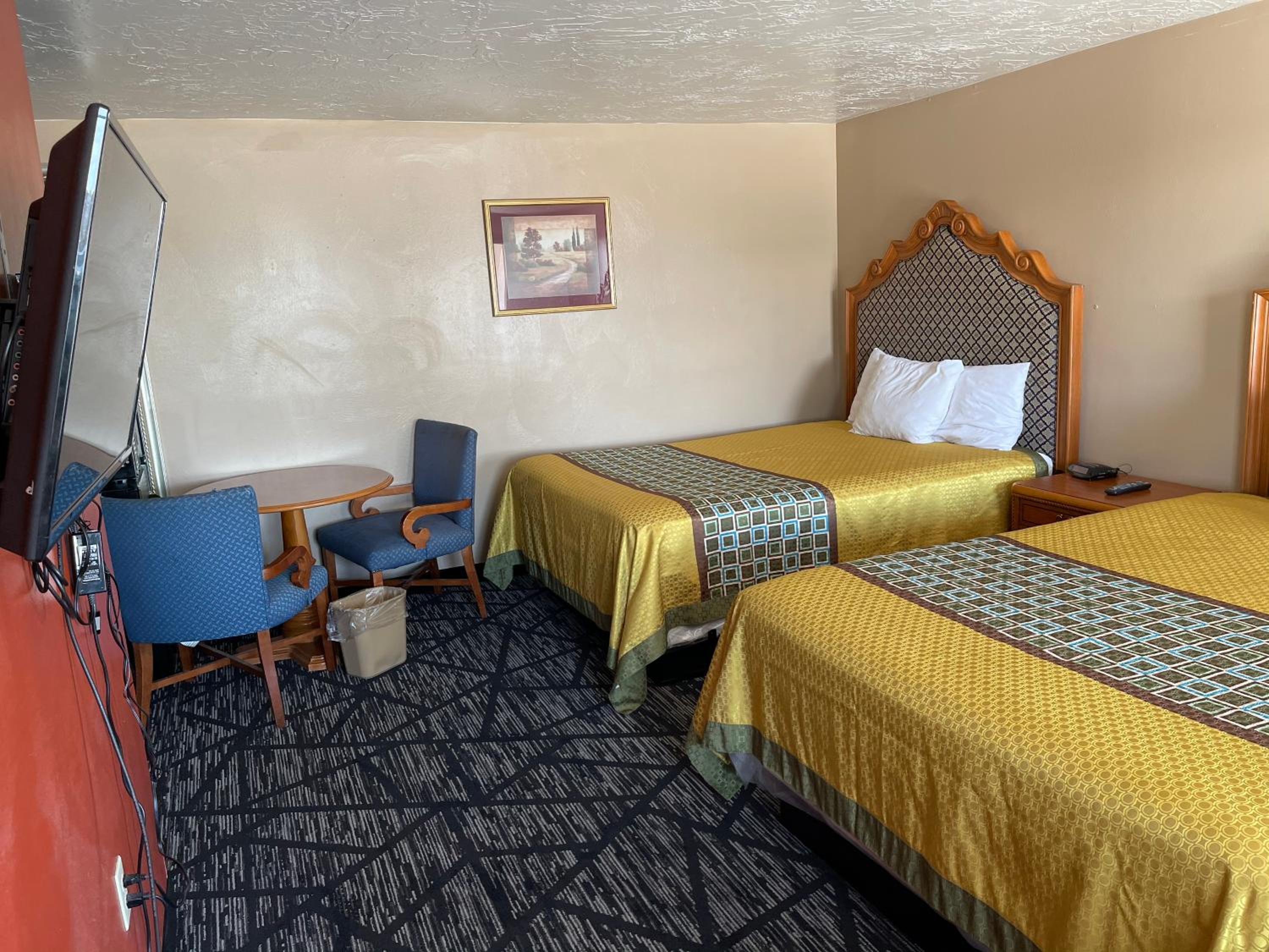 Standard Double Room with Two Double Beds - Non-Smoking - Photo 3