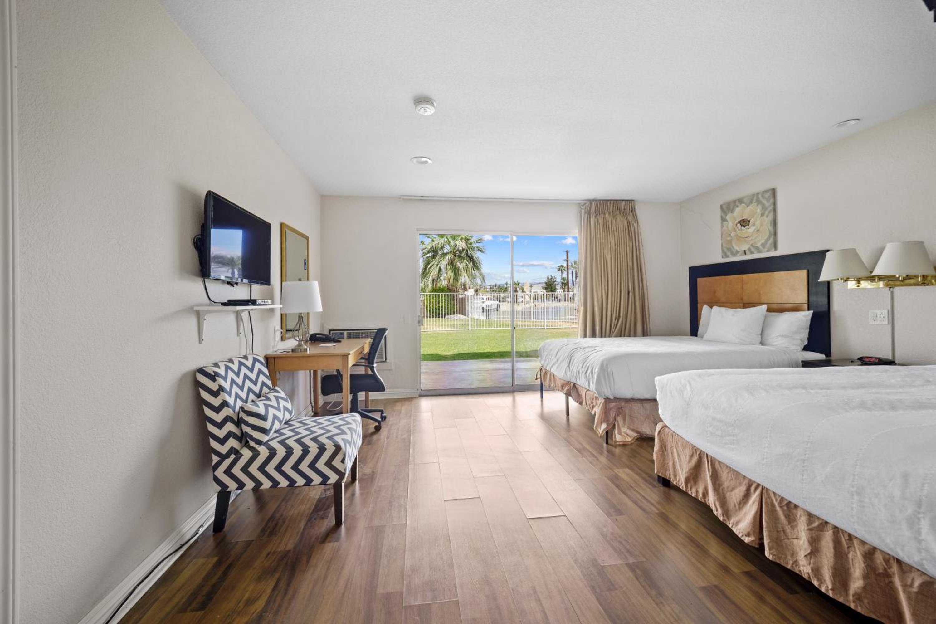 Queen Room with Pool View