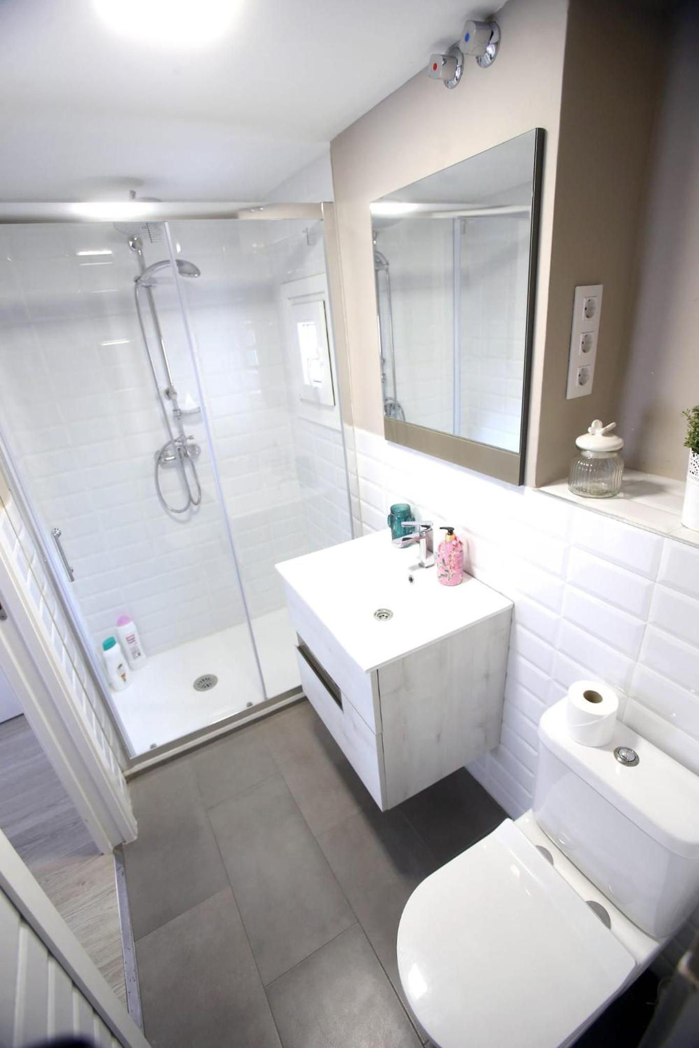 Four-Bedroom House - Photo 19