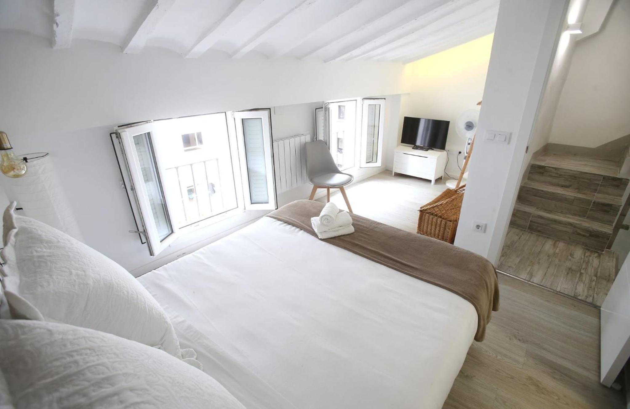 Four-Bedroom House - Photo 18