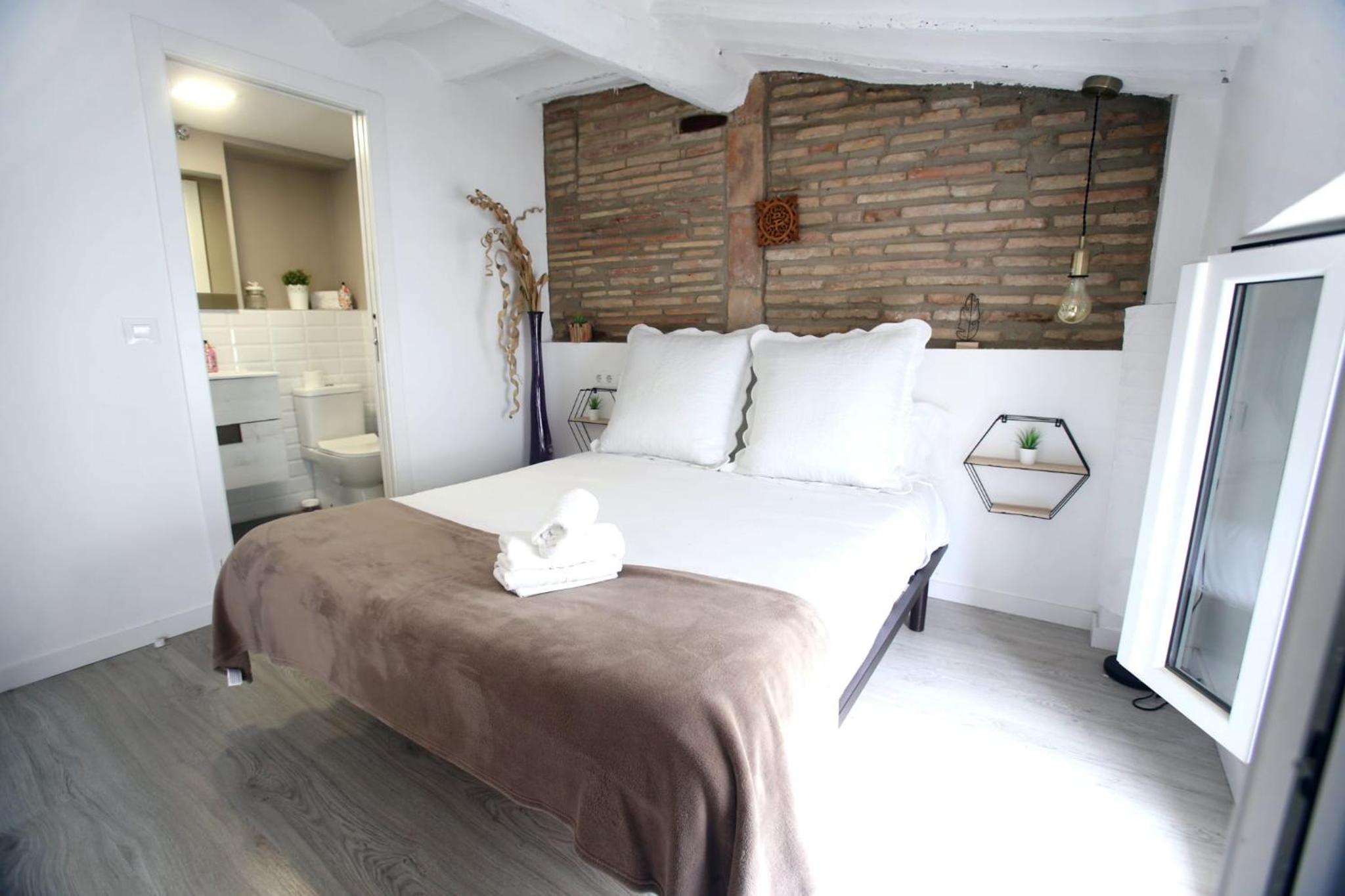 Four-Bedroom House - Photo 15