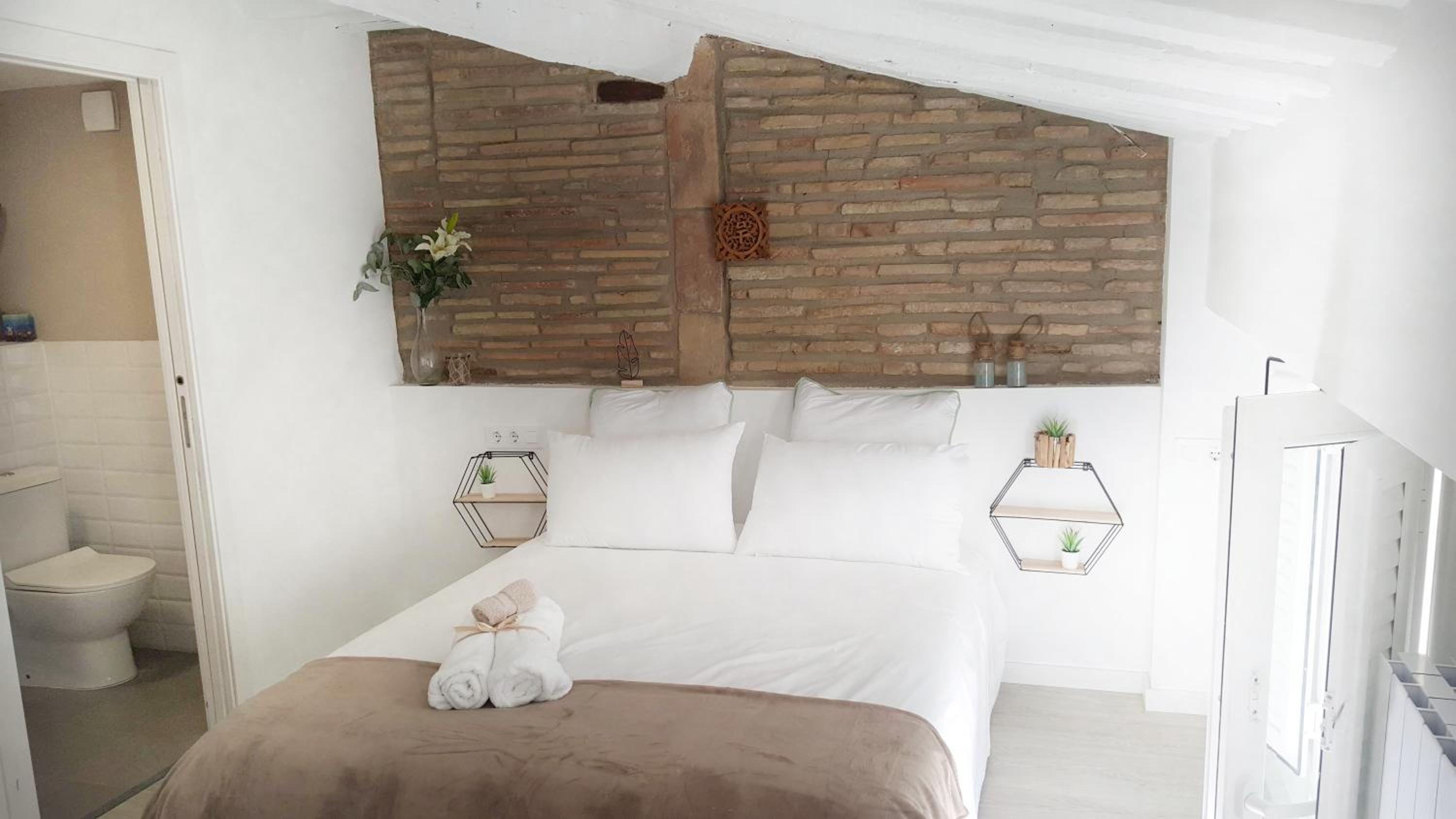 Four-Bedroom House - Photo 10