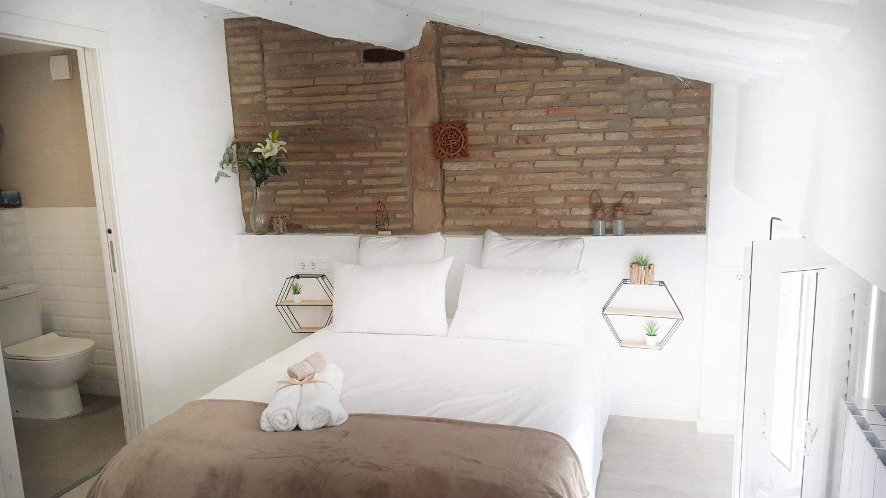 Four-Bedroom House - Photo 4
